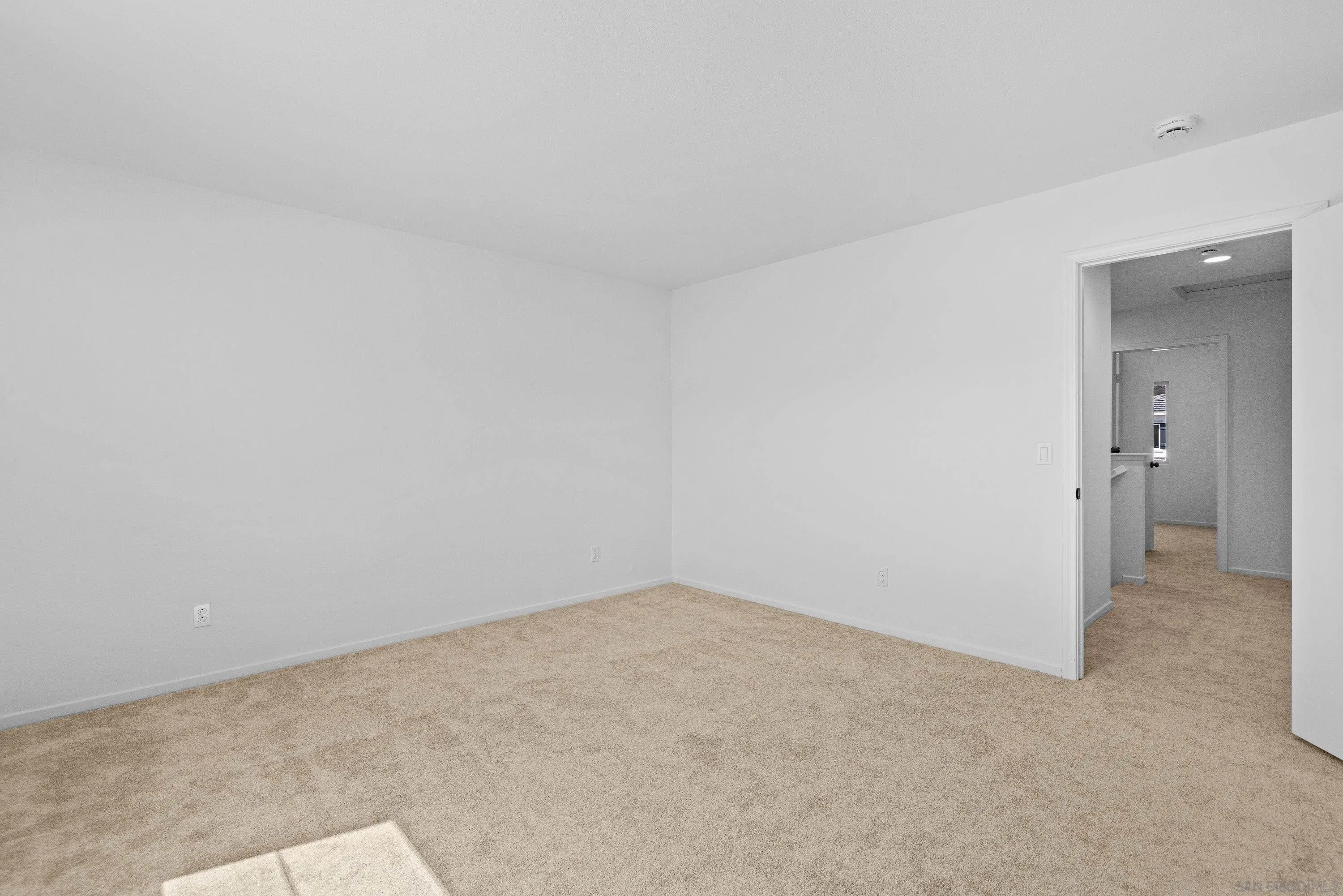 https://cdn.realtyfeed.com/cdn/127/260020392/fbc8ec3bbd72e049e91f764a6ce4a94b.webp