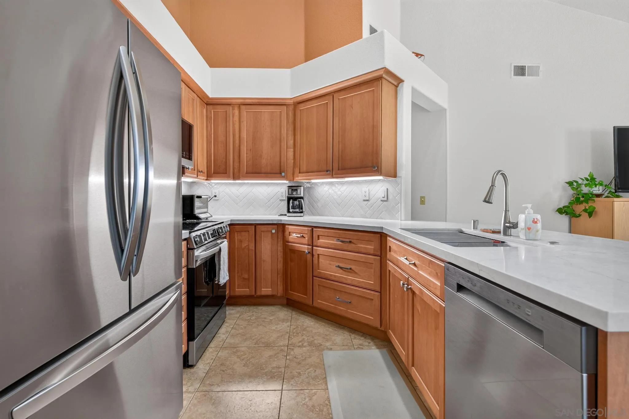 https://cdn.realtyfeed.com/cdn/127/260020399/a790f92c086c4881b1042b35df20e06d.webp