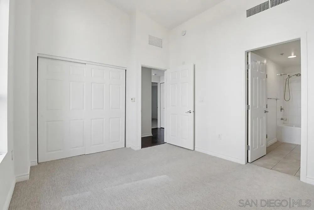 Photo #43: 260020401 Listing: Photo #43