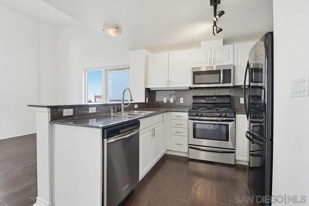Photo #21: 260020401 Listing: Photo #21