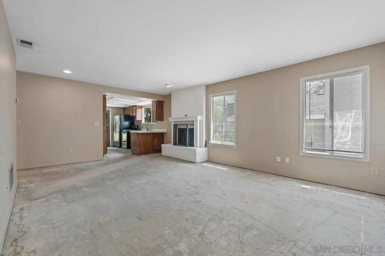 https://cdn.realtyfeed.com/cdn/127/260020402/7dd8da22061e1de796acb683c906cc38.webp