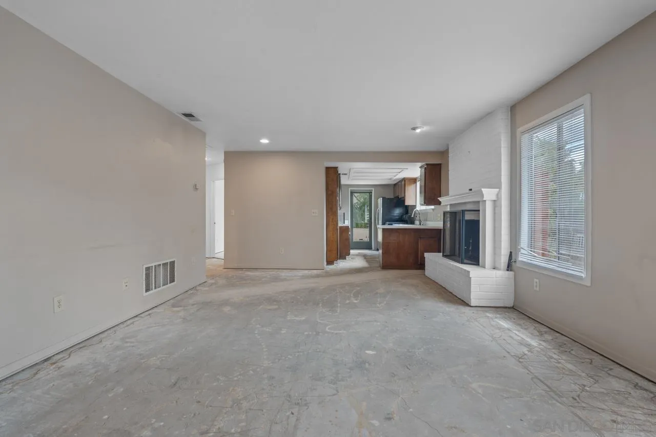 https://cdn.realtyfeed.com/cdn/127/260020402/bb3c87209ab3873bf128de46d6762e3e.webp