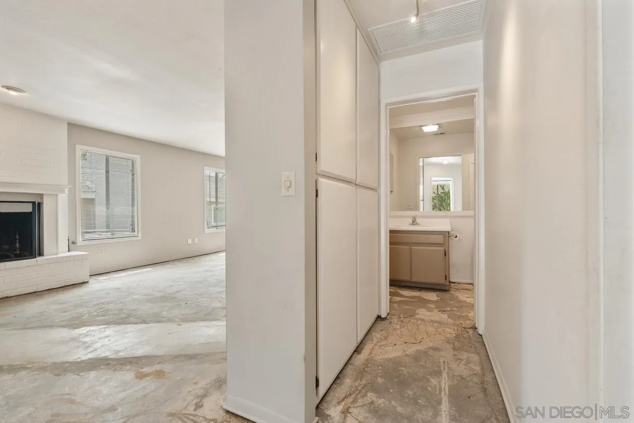 https://cdn.realtyfeed.com/cdn/127/260020402/c53403f88467b4840c17ce36170418e3.webp