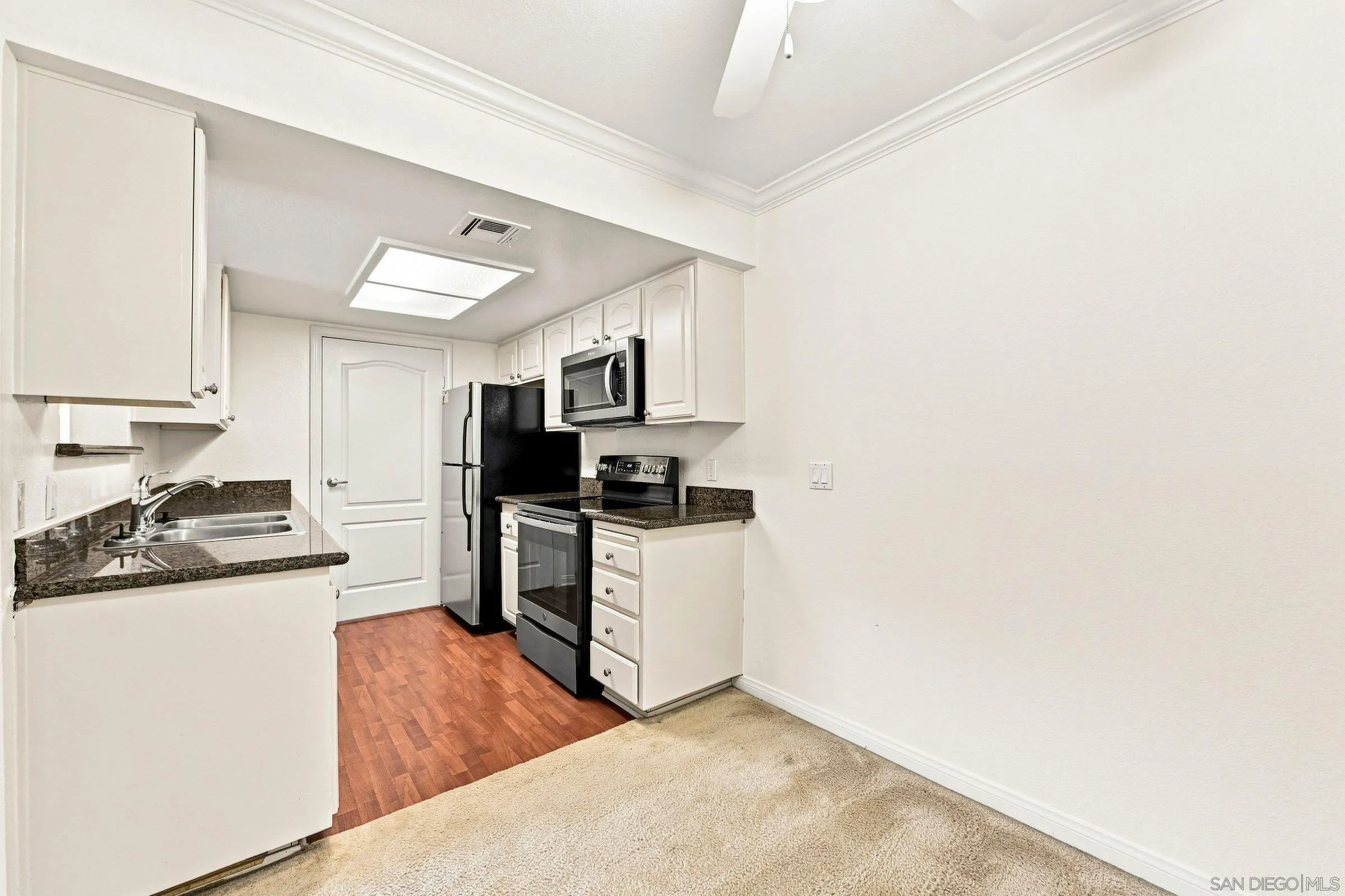 https://cdn.realtyfeed.com/cdn/127/260020404/0aa6fc46ab37462499172cf26cc19379.webp