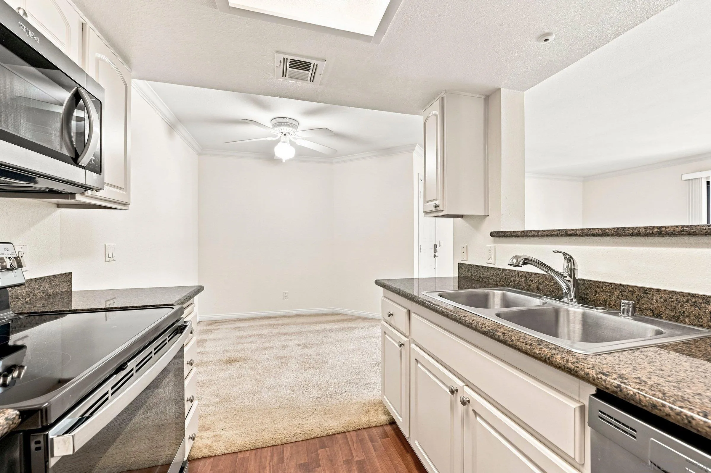 https://cdn.realtyfeed.com/cdn/127/260020404/984a1cb3dc3f184f19d97191de73f9c9.webp
