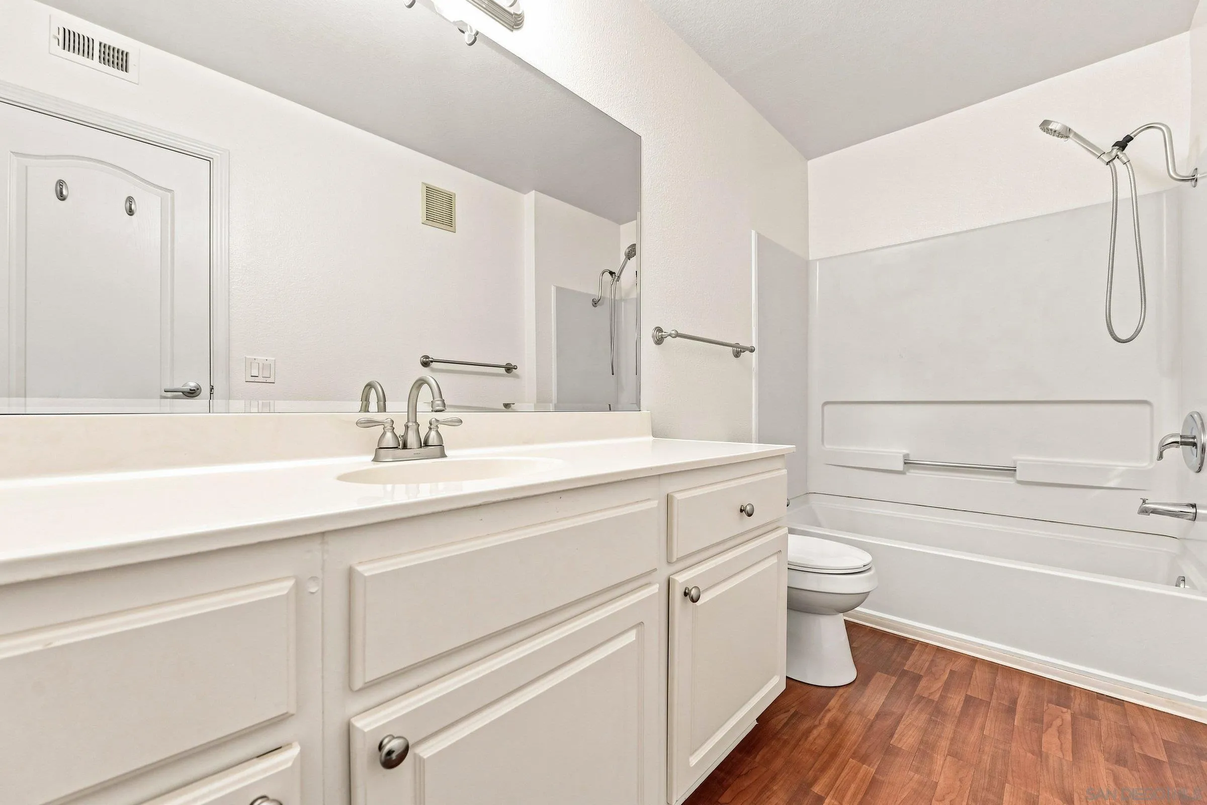 https://cdn.realtyfeed.com/cdn/127/260020404/b9718d613e6f40ad6b8b9428bd2e67e6.webp