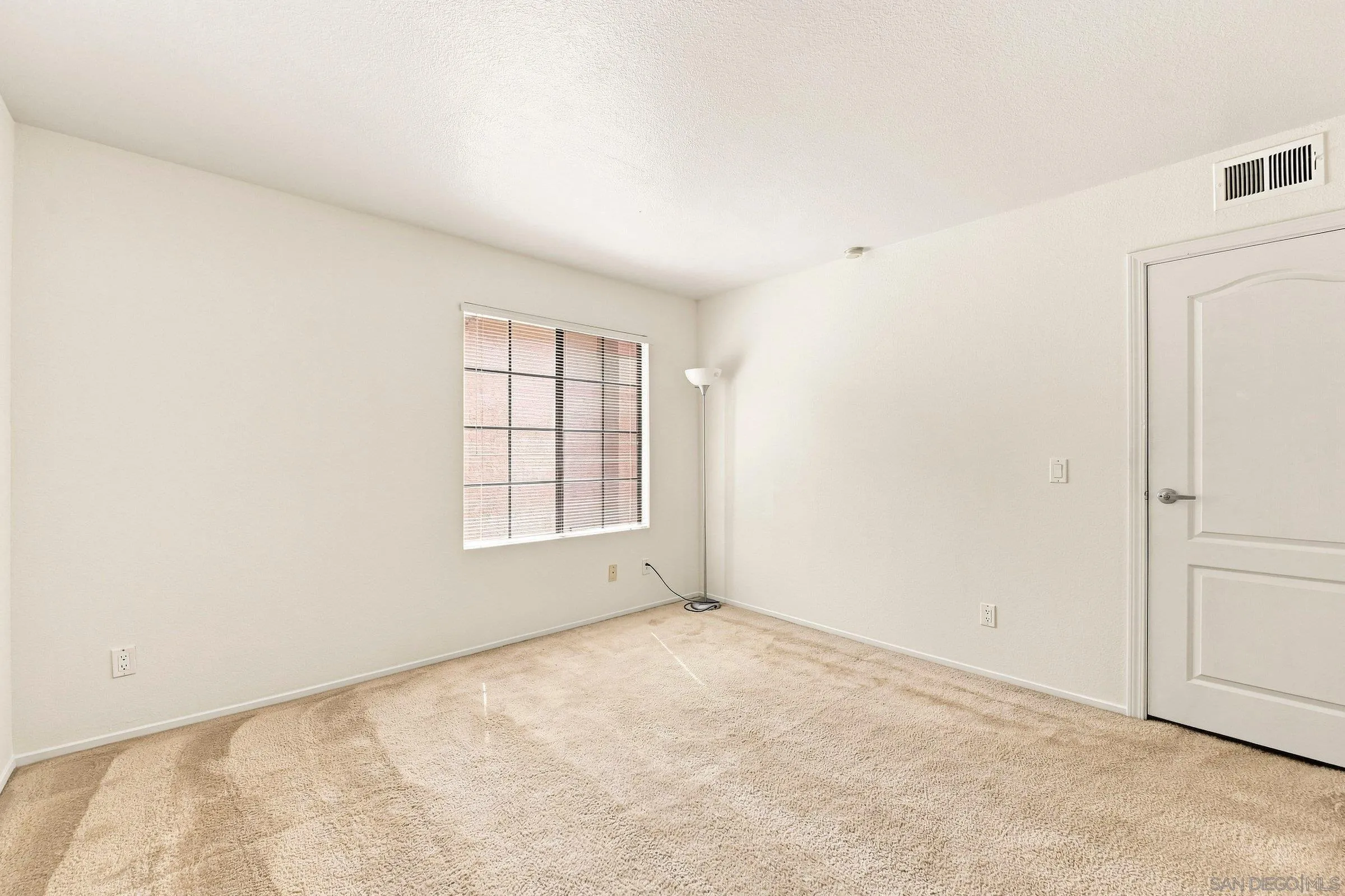 https://cdn.realtyfeed.com/cdn/127/260020404/de2402f29ced99b99a314ac4e81d64dd.webp