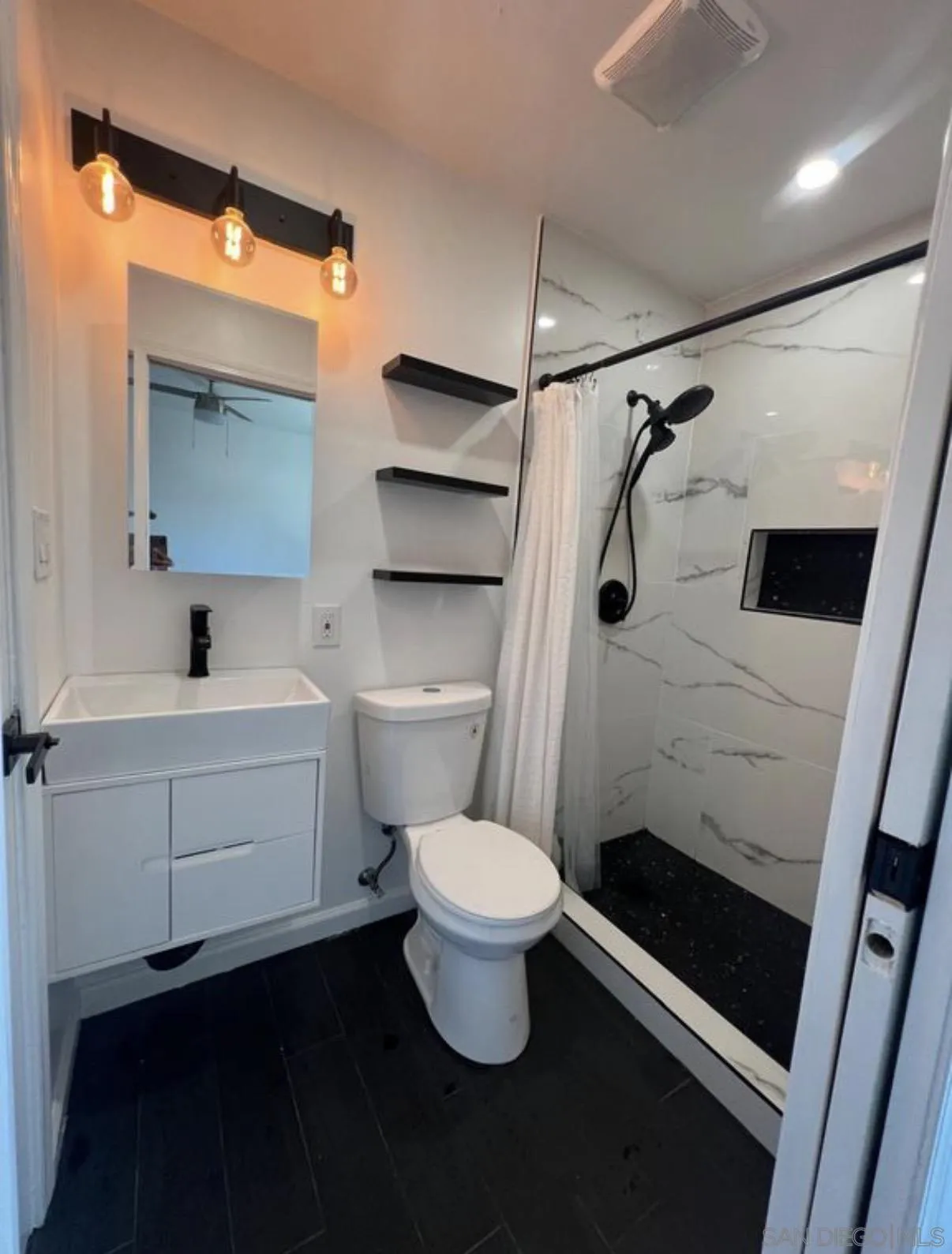 https://cdn.realtyfeed.com/cdn/127/260020405/0c631a232d07b89aaa28774111054080.webp