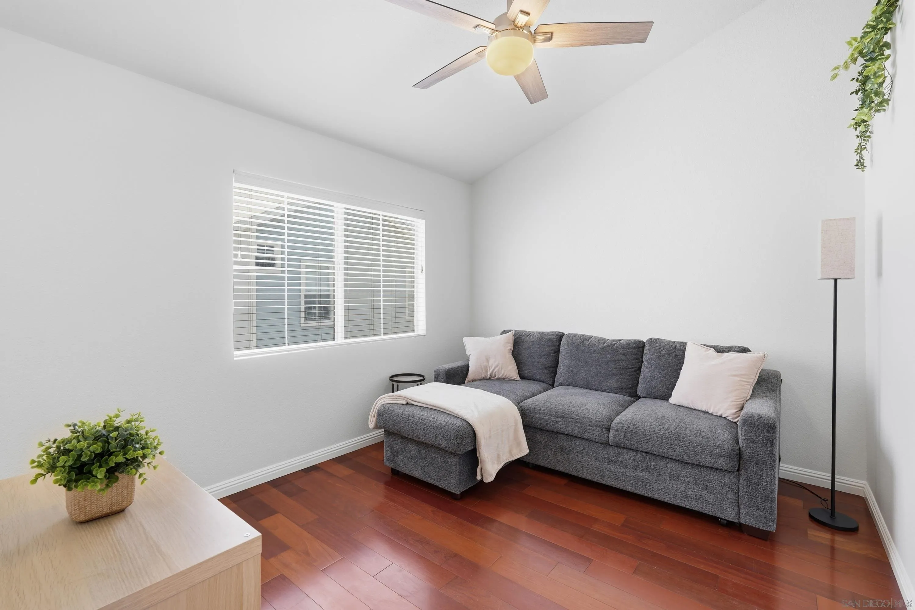 https://cdn.realtyfeed.com/cdn/127/260020406/02341ff183f83a51d4f4d27f72d5b043.webp