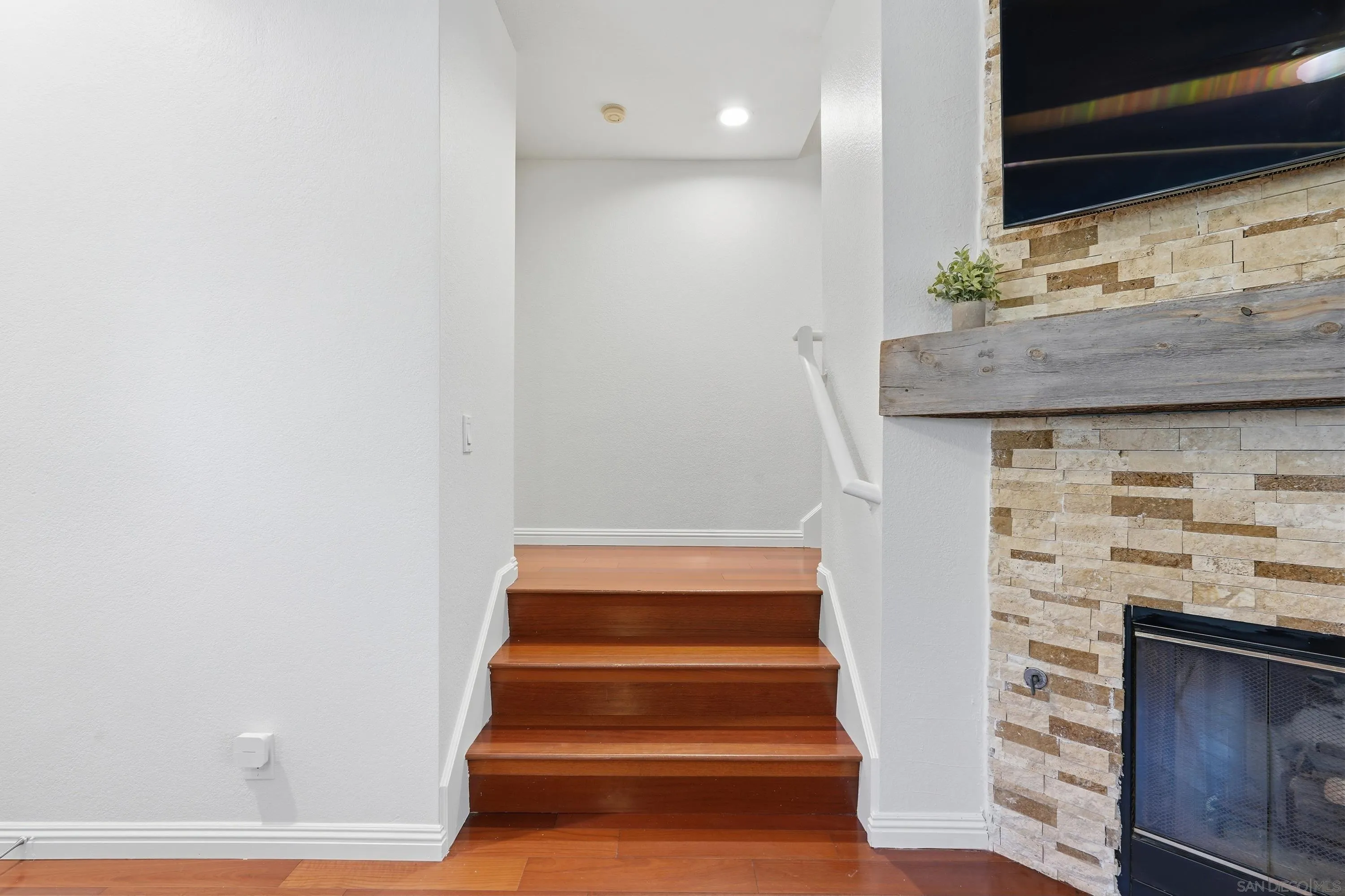 https://cdn.realtyfeed.com/cdn/127/260020406/3d7dc3389b8057e1071586647620f8b2.webp