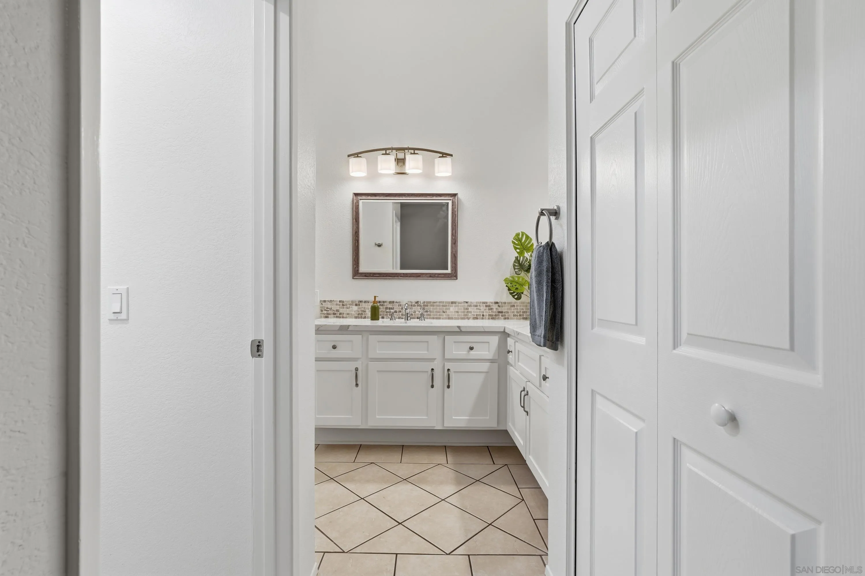 https://cdn.realtyfeed.com/cdn/127/260020406/60c655d68e08b9873a2379ffdc47e8eb.webp