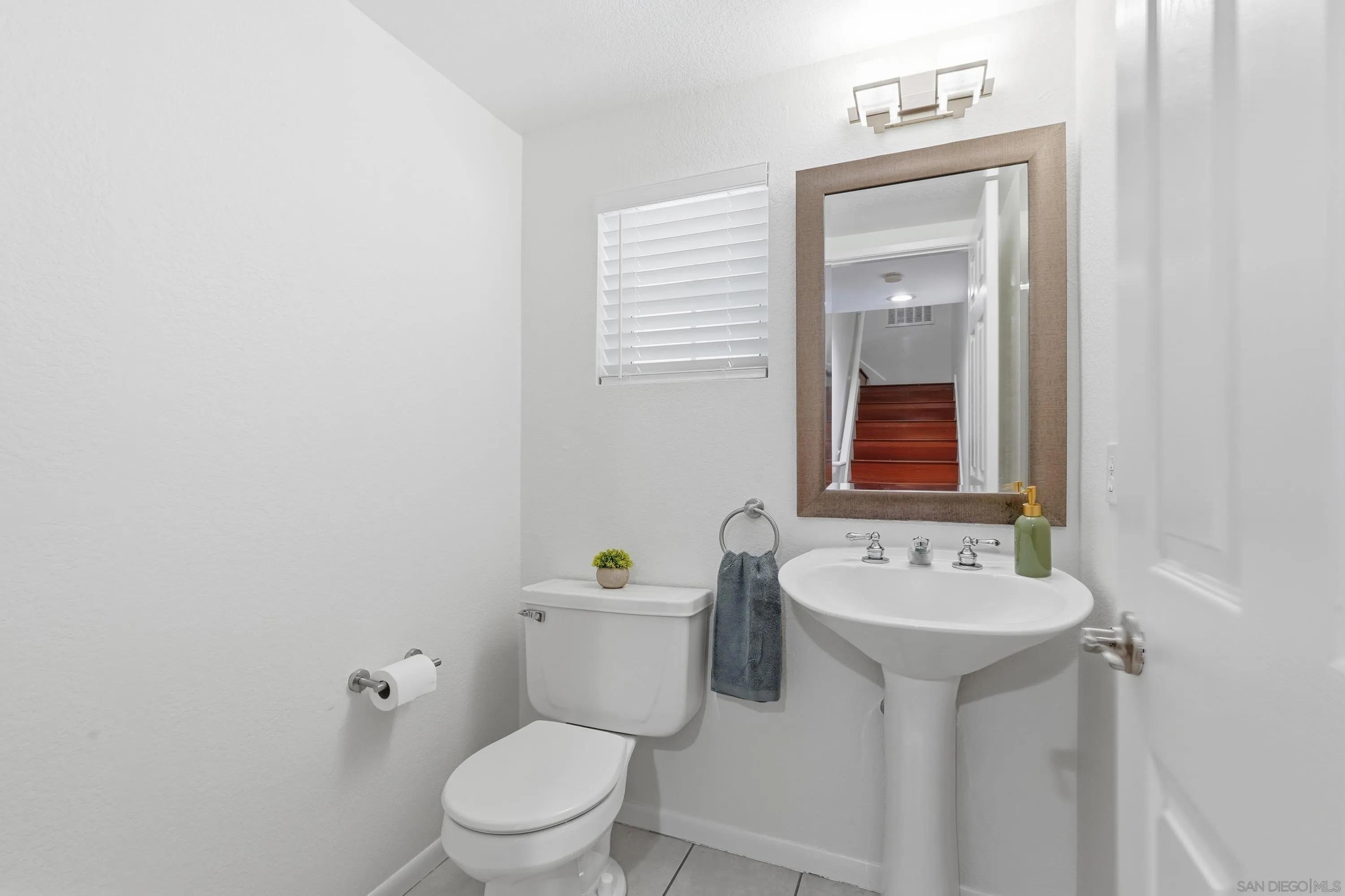 https://cdn.realtyfeed.com/cdn/127/260020406/67ee1bcf5ae5de8d47f0284fe8cc872a.webp