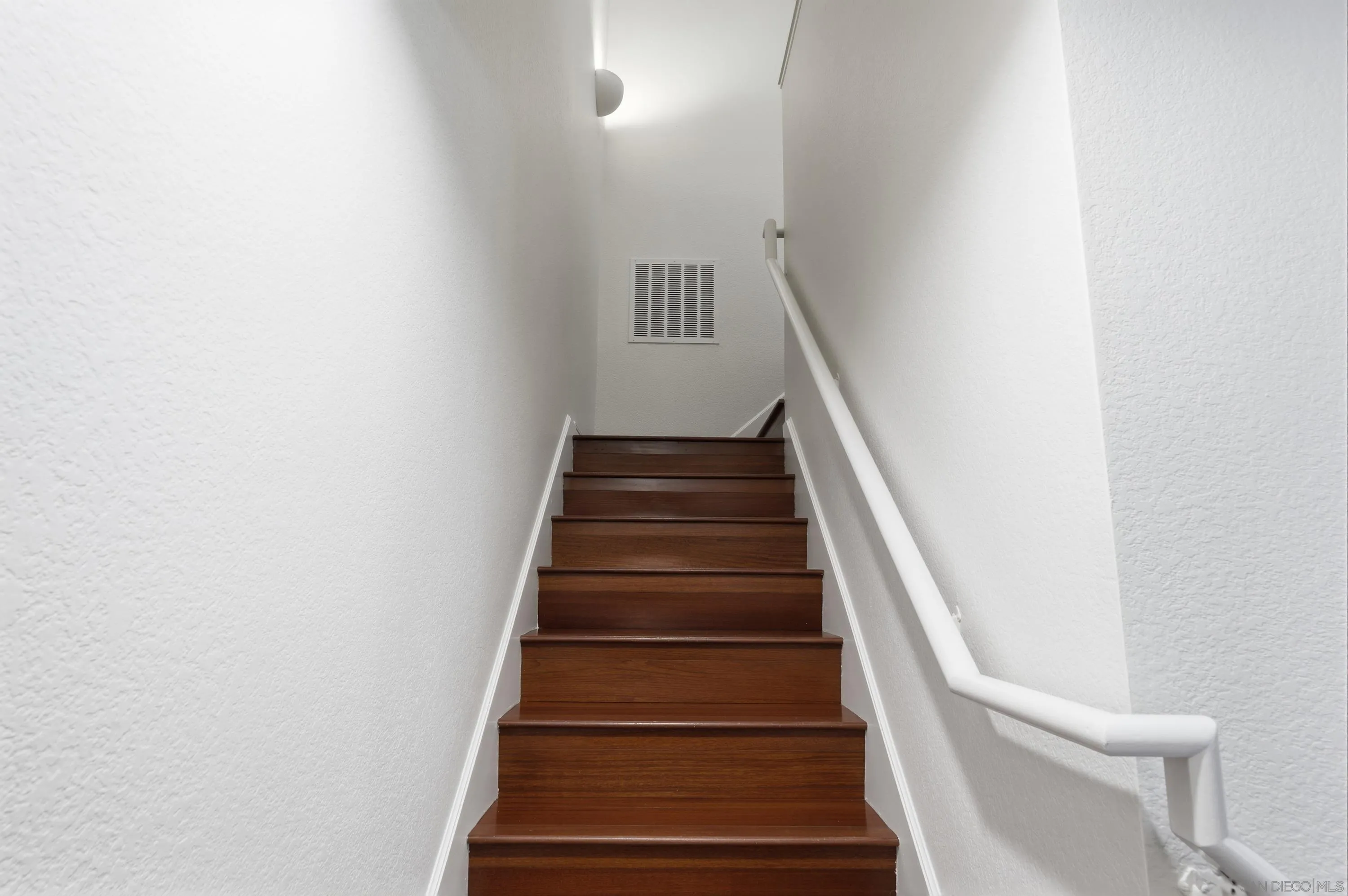 https://cdn.realtyfeed.com/cdn/127/260020406/71781080bf621abb11dcb9830c2aa08c.webp