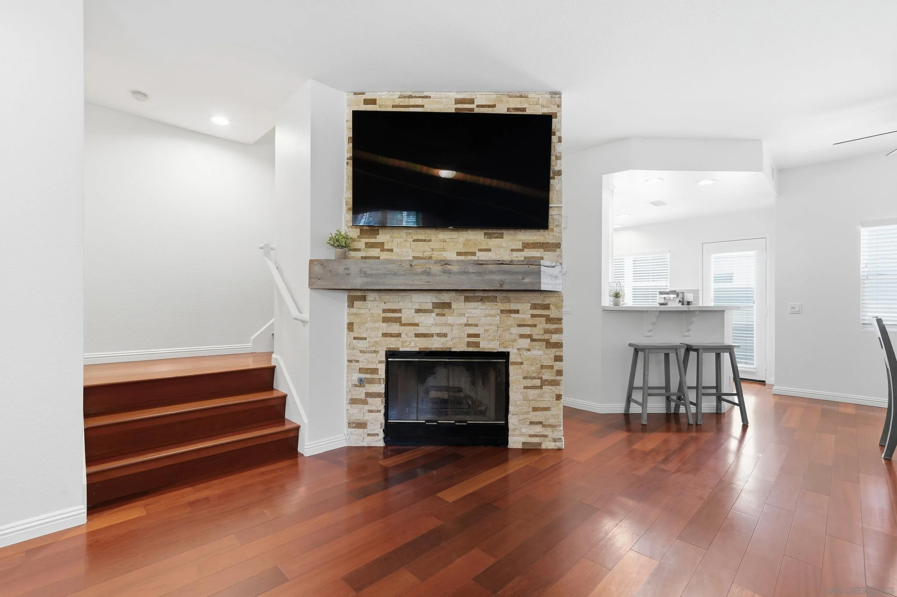 https://cdn.realtyfeed.com/cdn/127/260020406/8d84a6af227464fe63f66df8cda716e6.webp