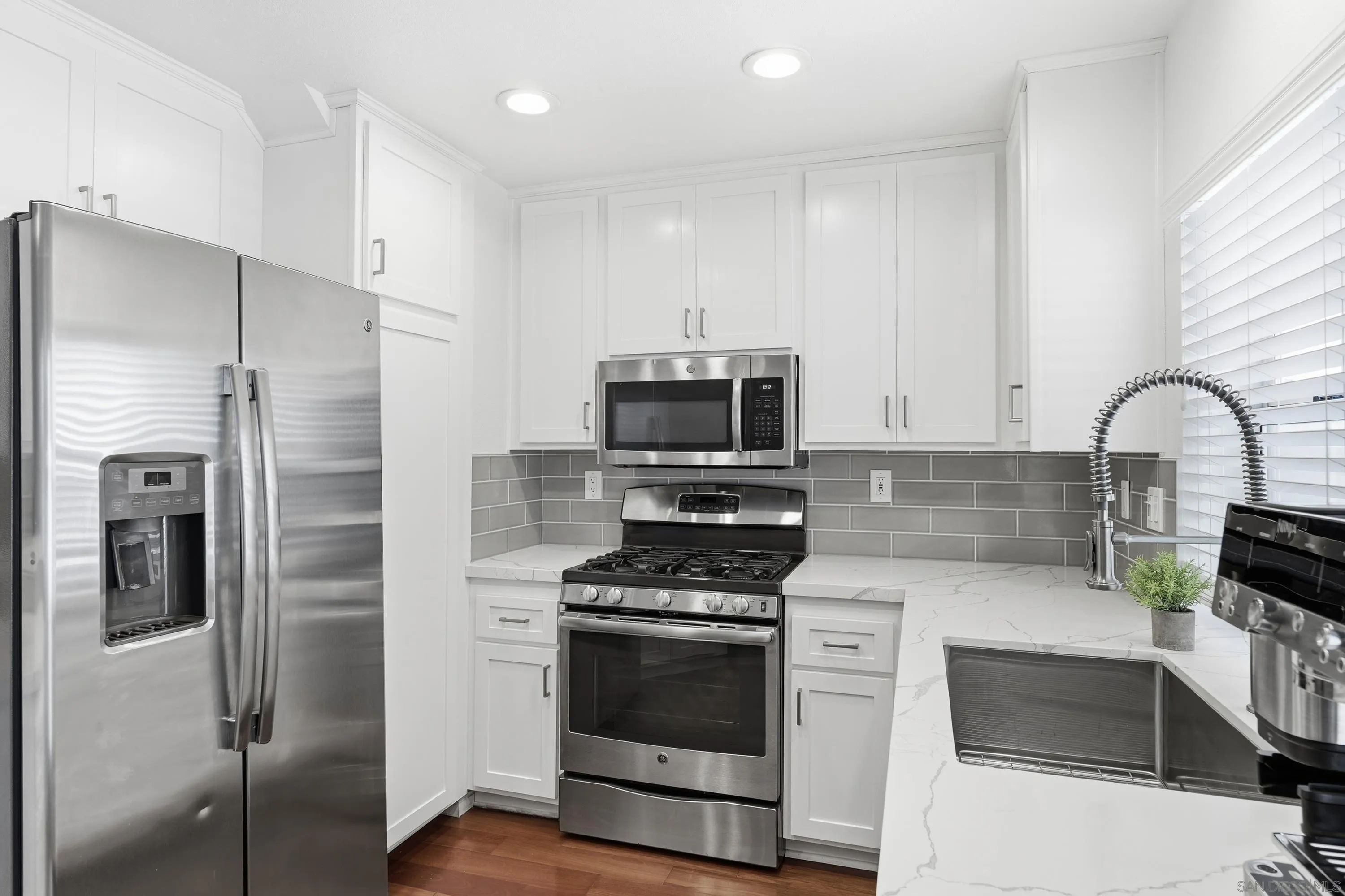 https://cdn.realtyfeed.com/cdn/127/260020406/c8ae1291eebe375b21fd4c72c4eaf466.webp