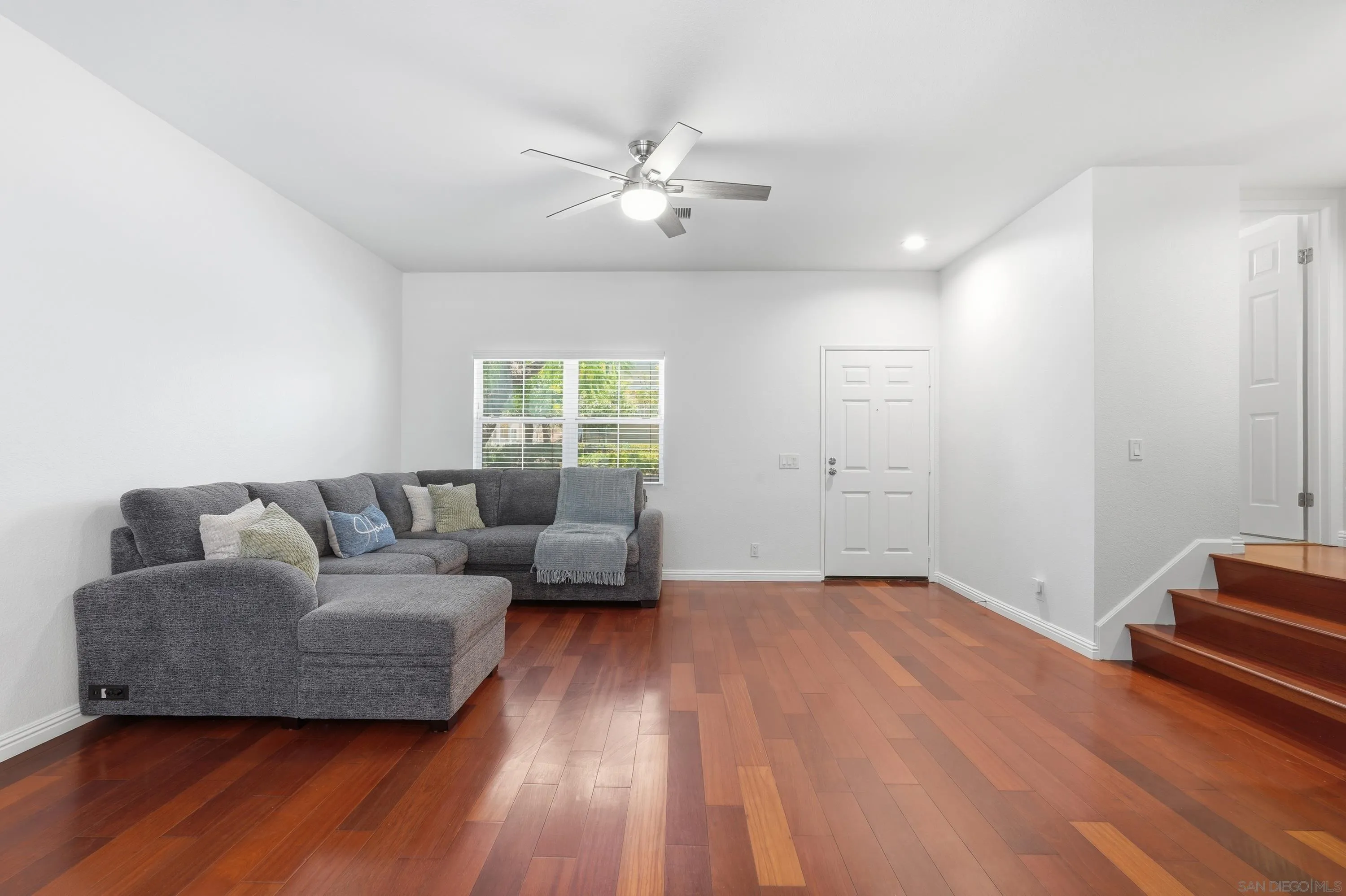 https://cdn.realtyfeed.com/cdn/127/260020406/ec058aa8026f6d6d1038010e81ca132f.webp
