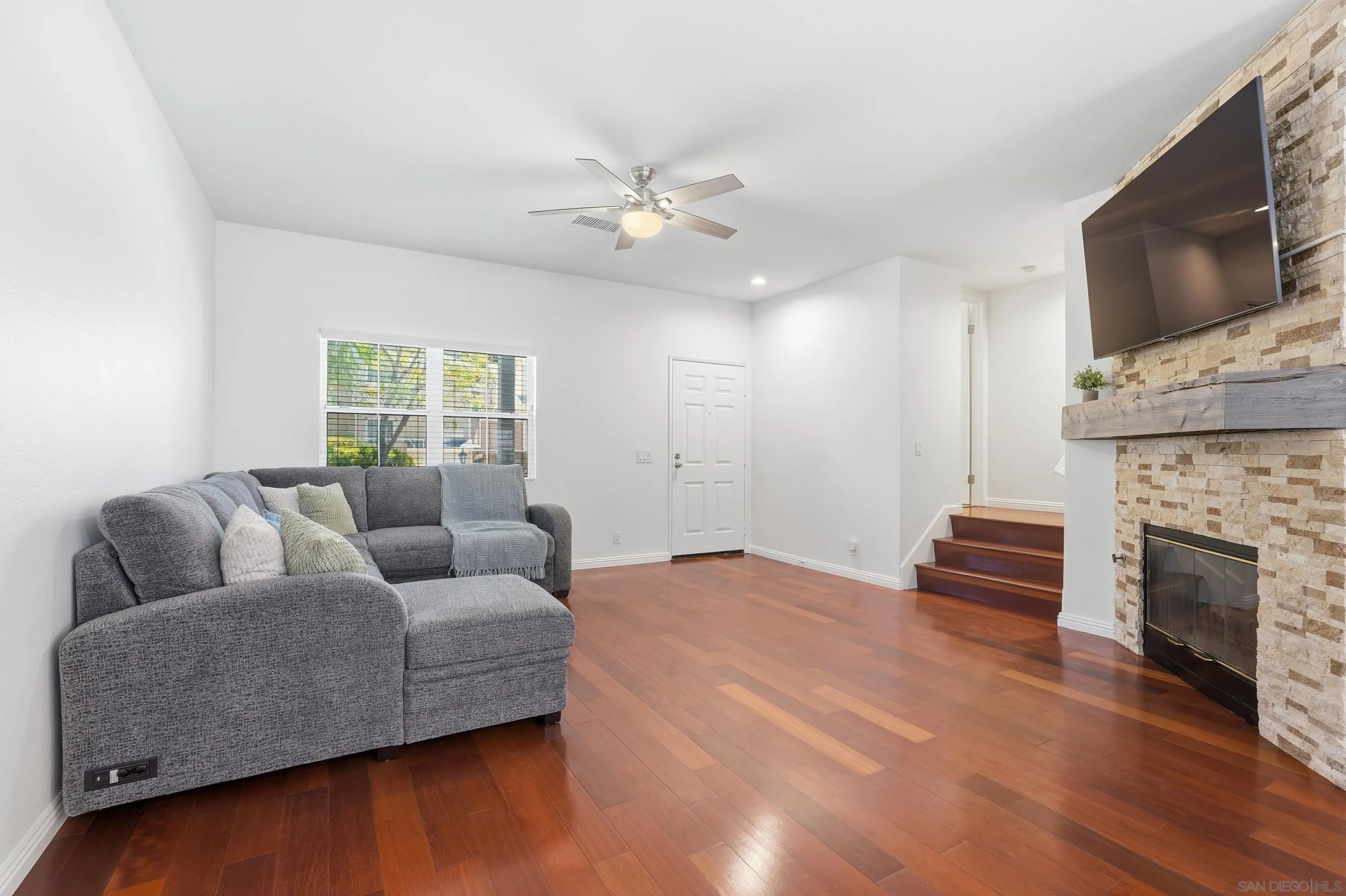 https://cdn.realtyfeed.com/cdn/127/260020406/ffcb466eb7caa95b49c5b2bcc47f7bda.webp