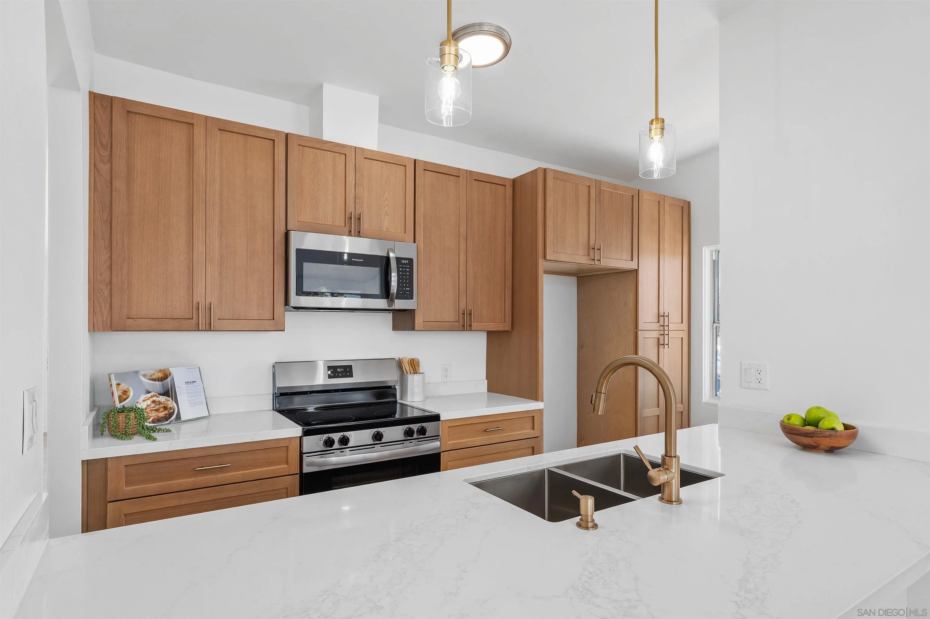 https://cdn.realtyfeed.com/cdn/127/260020408/2ceae9d2bca5857f03fa67556e2b4238.webp