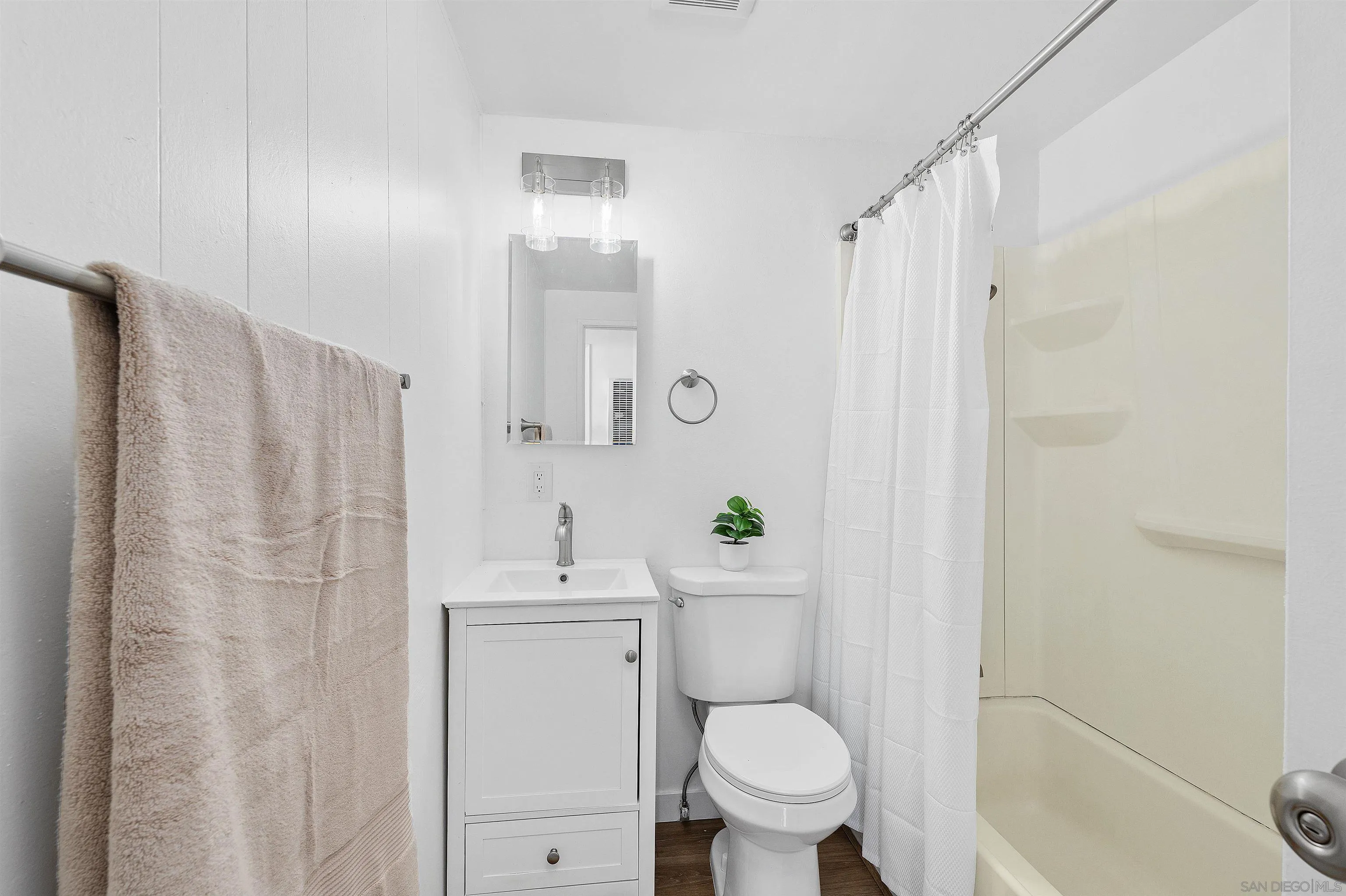 https://cdn.realtyfeed.com/cdn/127/260020408/c8dcf3e20553c6229fe0403f49a433d3.webp