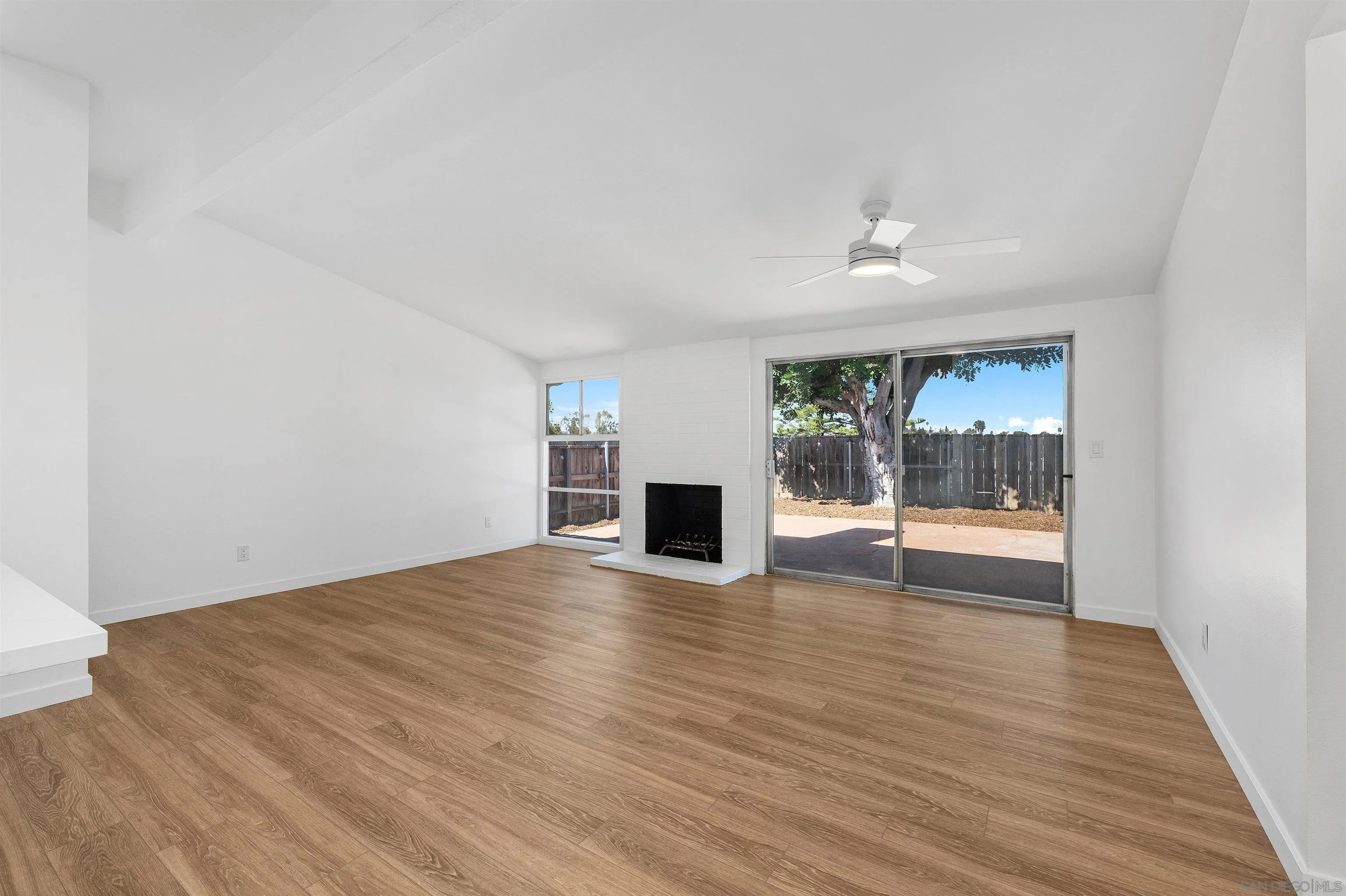 https://cdn.realtyfeed.com/cdn/127/260020408/e0a86c3cee4cfe9f6b822ccb0dc746d5.webp