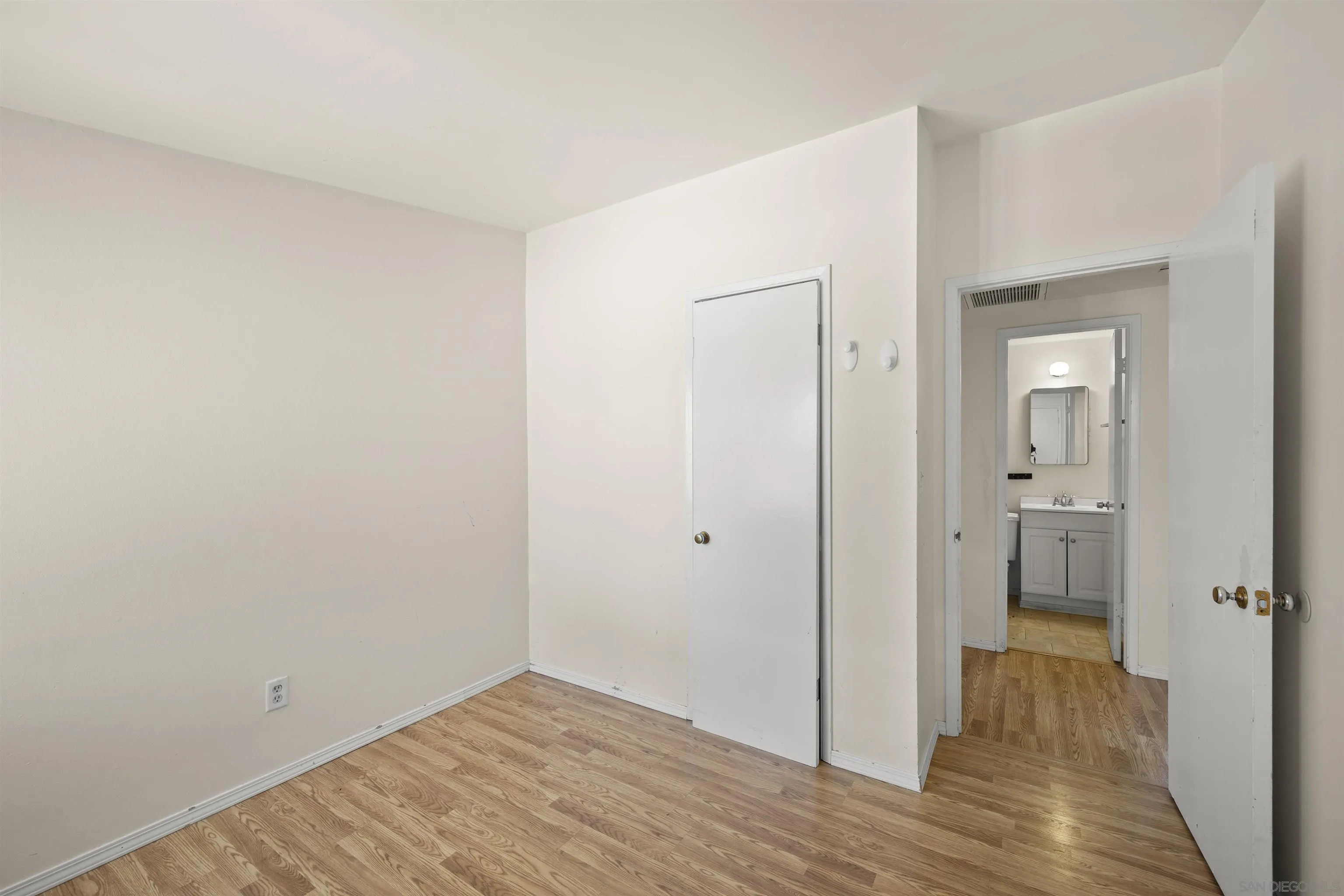 https://cdn.realtyfeed.com/cdn/127/260020411/050ebbf97b86ed1b9a1cfb1f383d1a69.webp