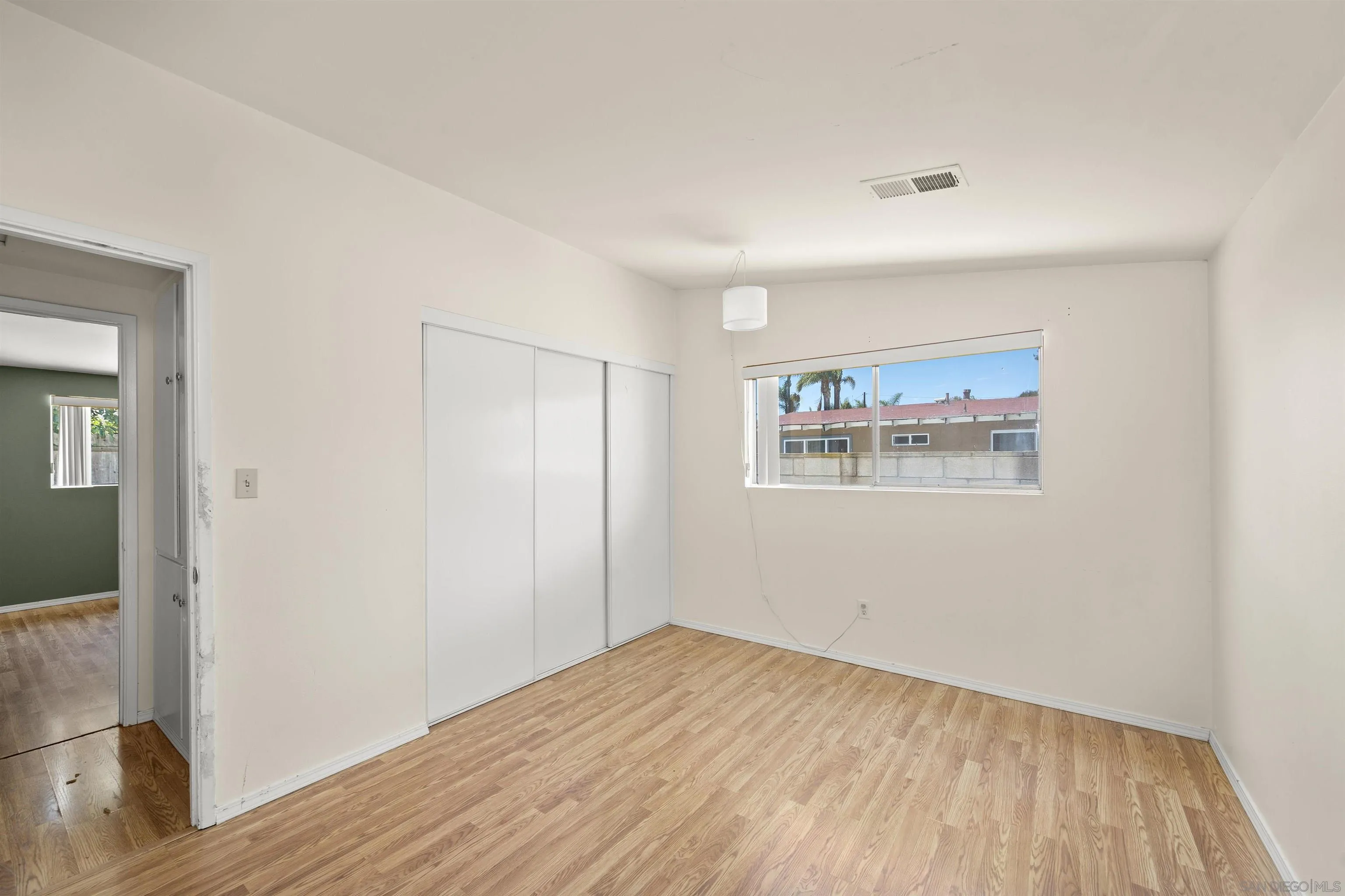 https://cdn.realtyfeed.com/cdn/127/260020411/5fb022c59d113fcb7eb574340fff53aa.webp