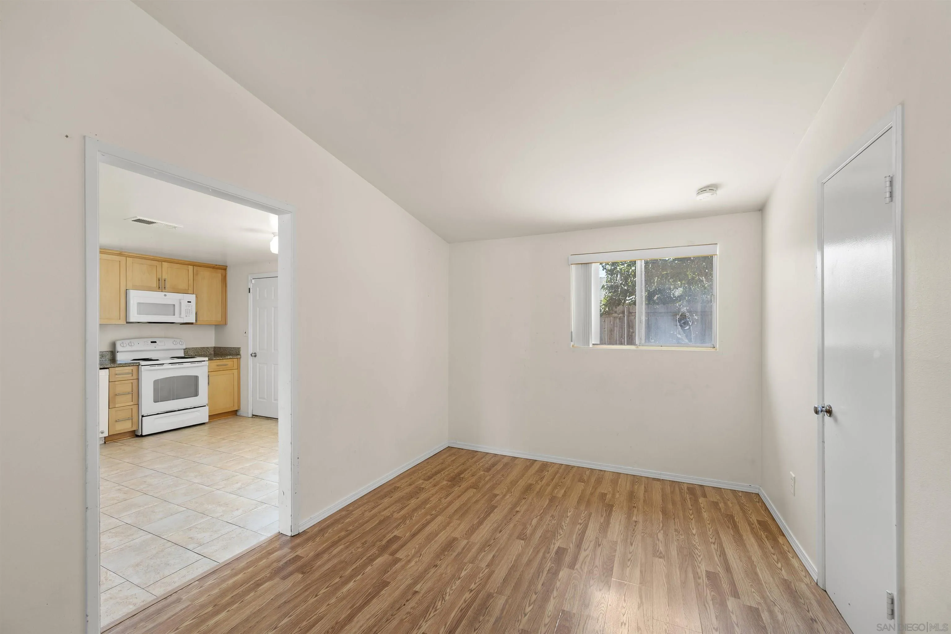 https://cdn.realtyfeed.com/cdn/127/260020411/5fd548b4125d8ef700bc8fe07cd7ecdf.webp