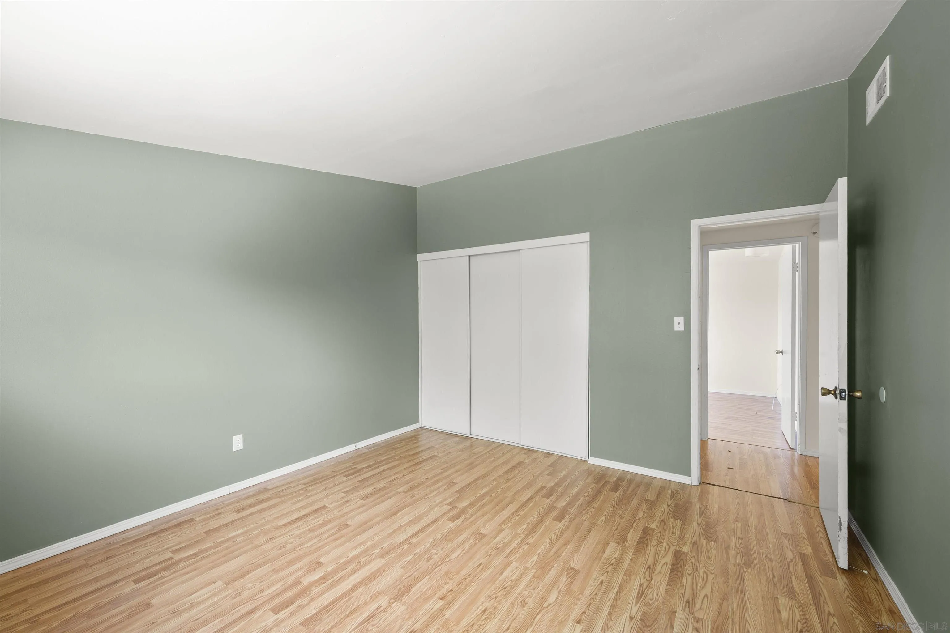 https://cdn.realtyfeed.com/cdn/127/260020411/996c355cb02c4b501fbfecf07065f019.webp