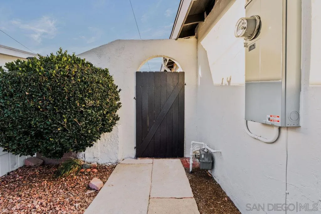 https://cdn.realtyfeed.com/cdn/127/260020422/f4959e04e8ad40f82d77609d854f86a4.webp