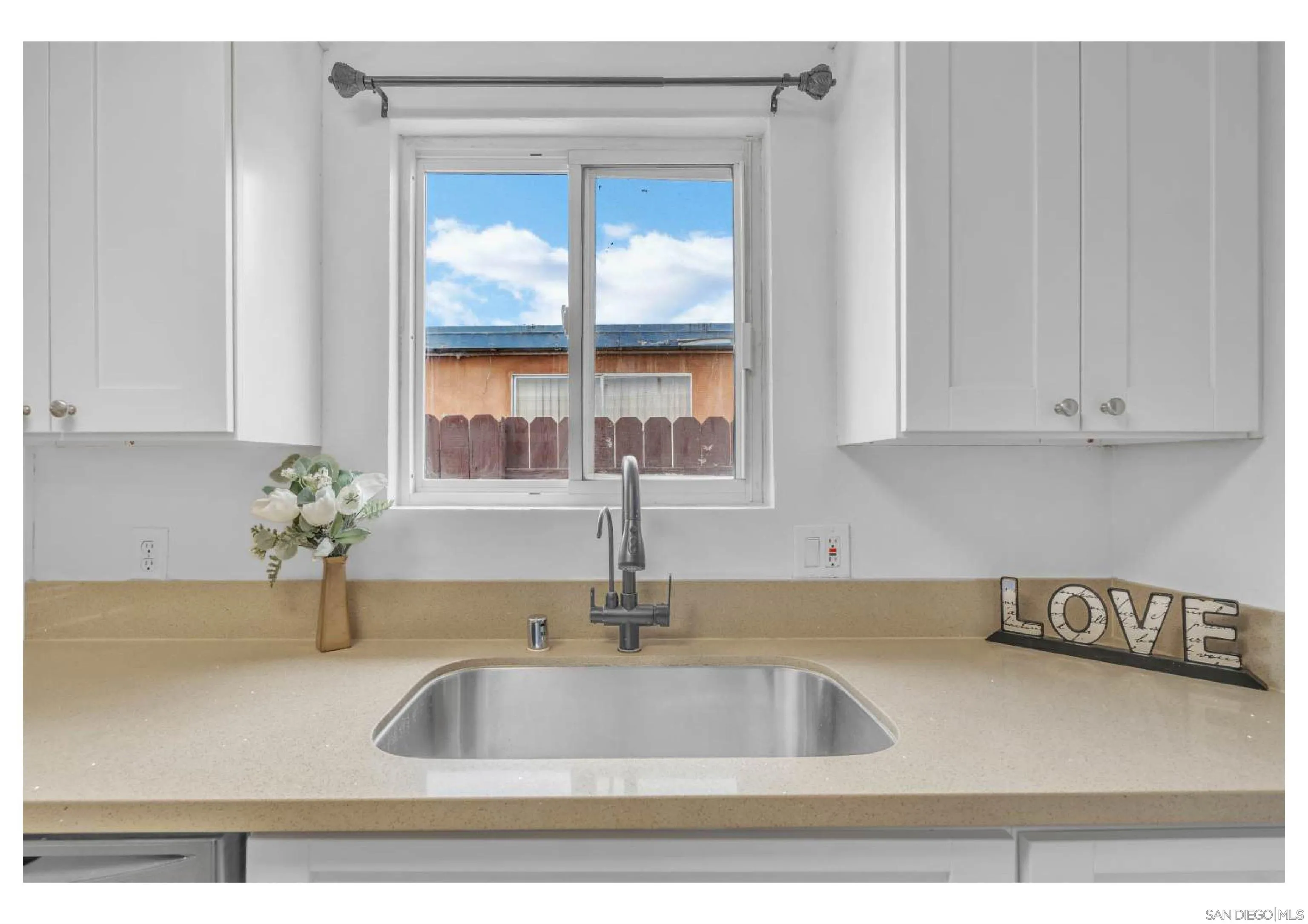 https://cdn.realtyfeed.com/cdn/127/260020424/68b58bb650b4cea24192d90e93557f06.webp