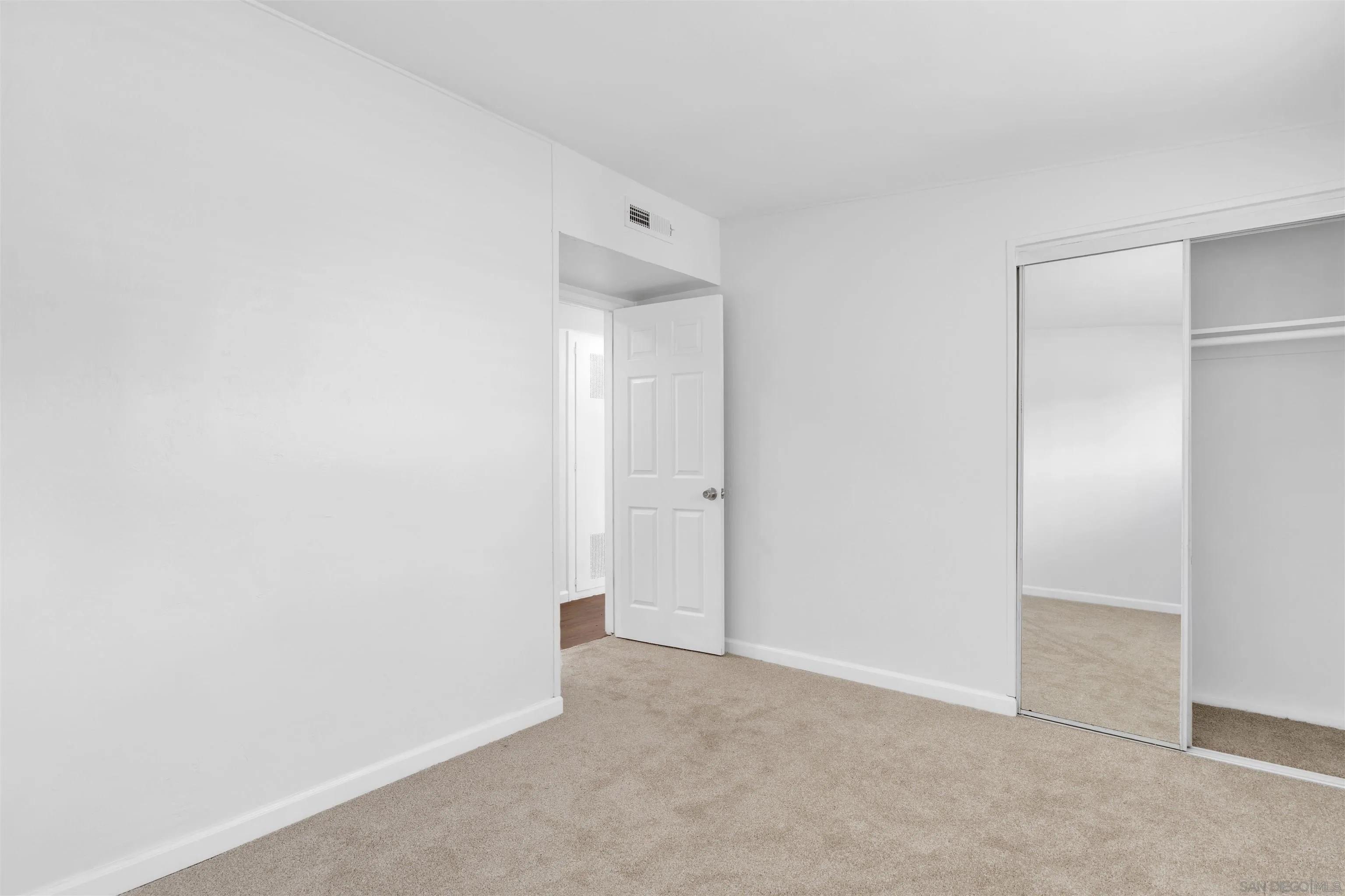 https://cdn.realtyfeed.com/cdn/127/260020424/cf87caab7f5d692f00d34dc551f2991e.webp