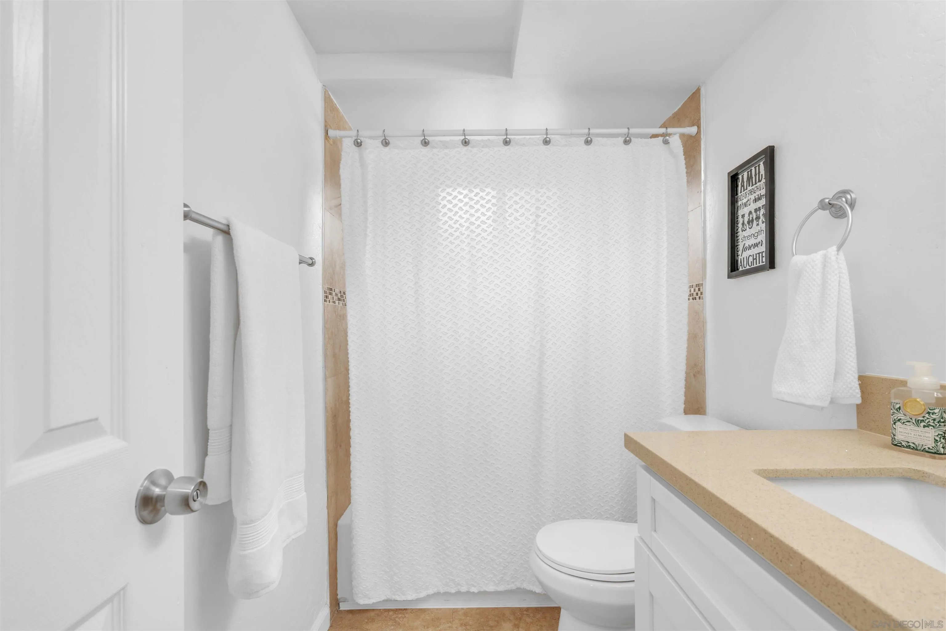 https://cdn.realtyfeed.com/cdn/127/260020424/d6f89249d91e780f2a3324002e928f70.webp