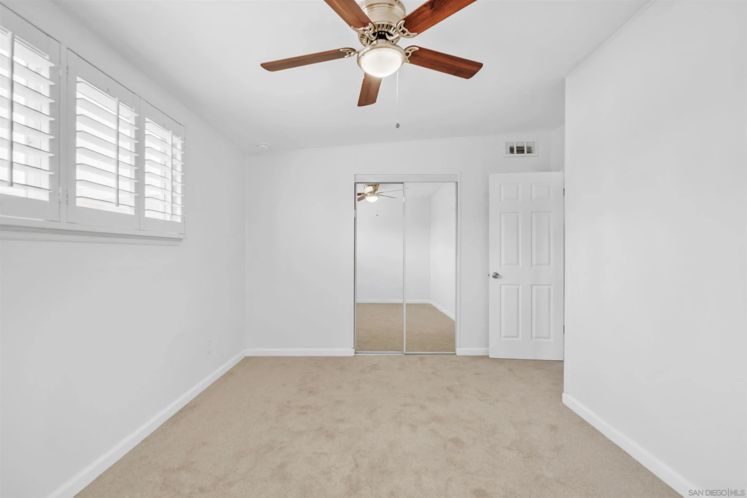 https://cdn.realtyfeed.com/cdn/127/260020424/e8fbf630cdabcdd24441e996b1976c4f.webp