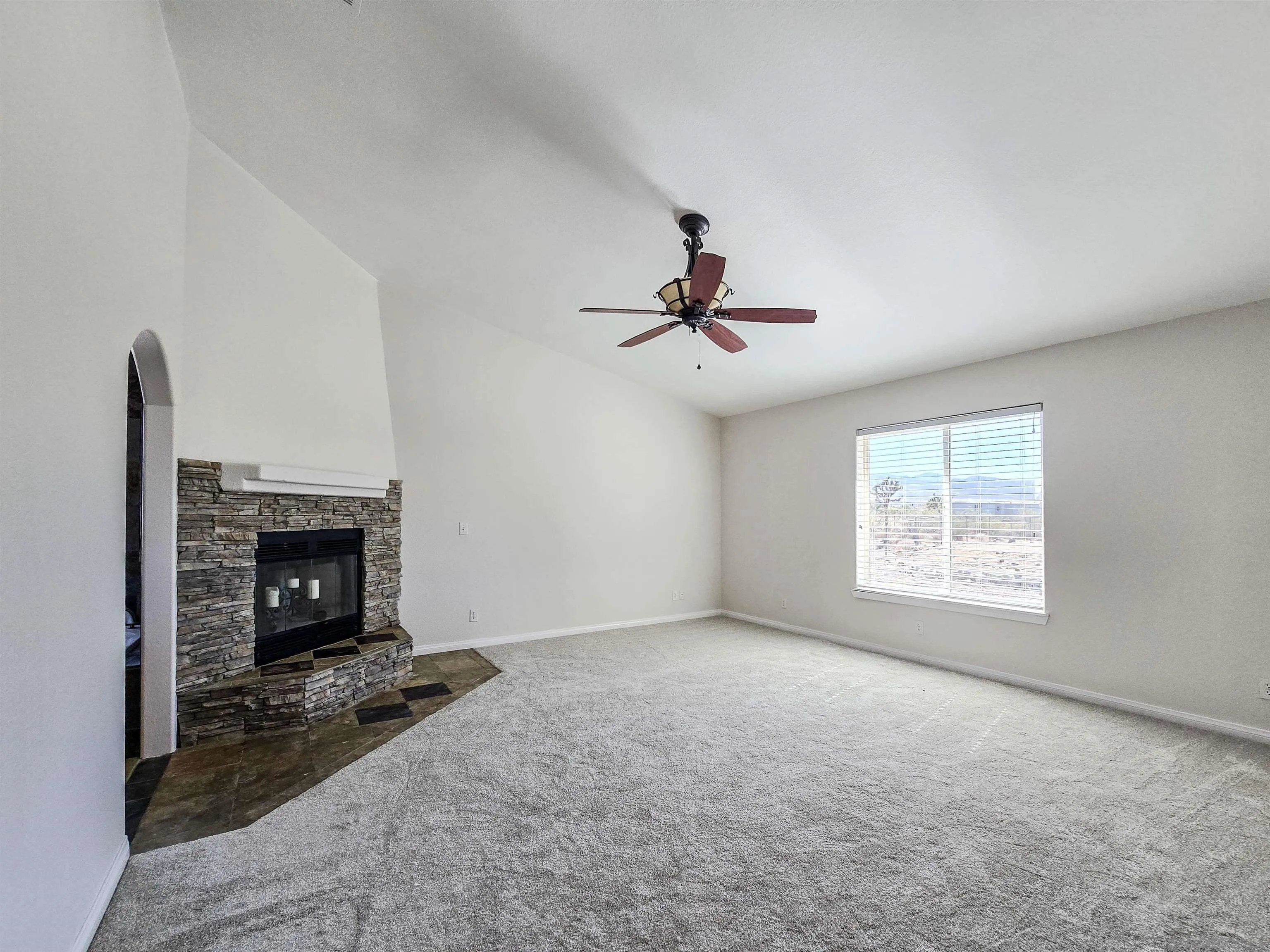 11926 Golden View Road, Pinon Hills, CA 92372, photo 14