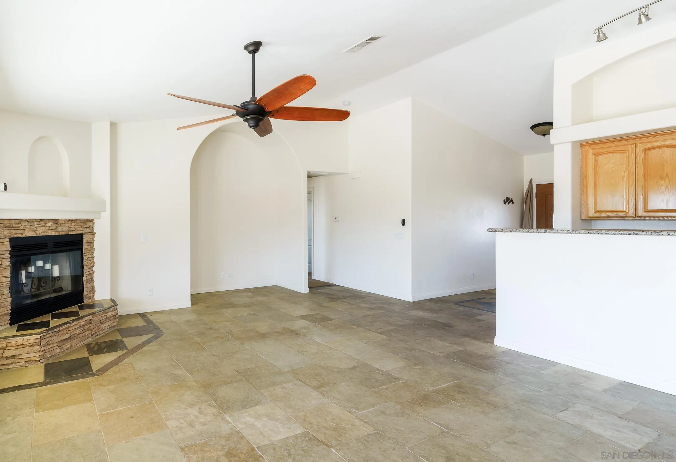 11926 Golden View Road, Pinon Hills, CA 92372, photo 7