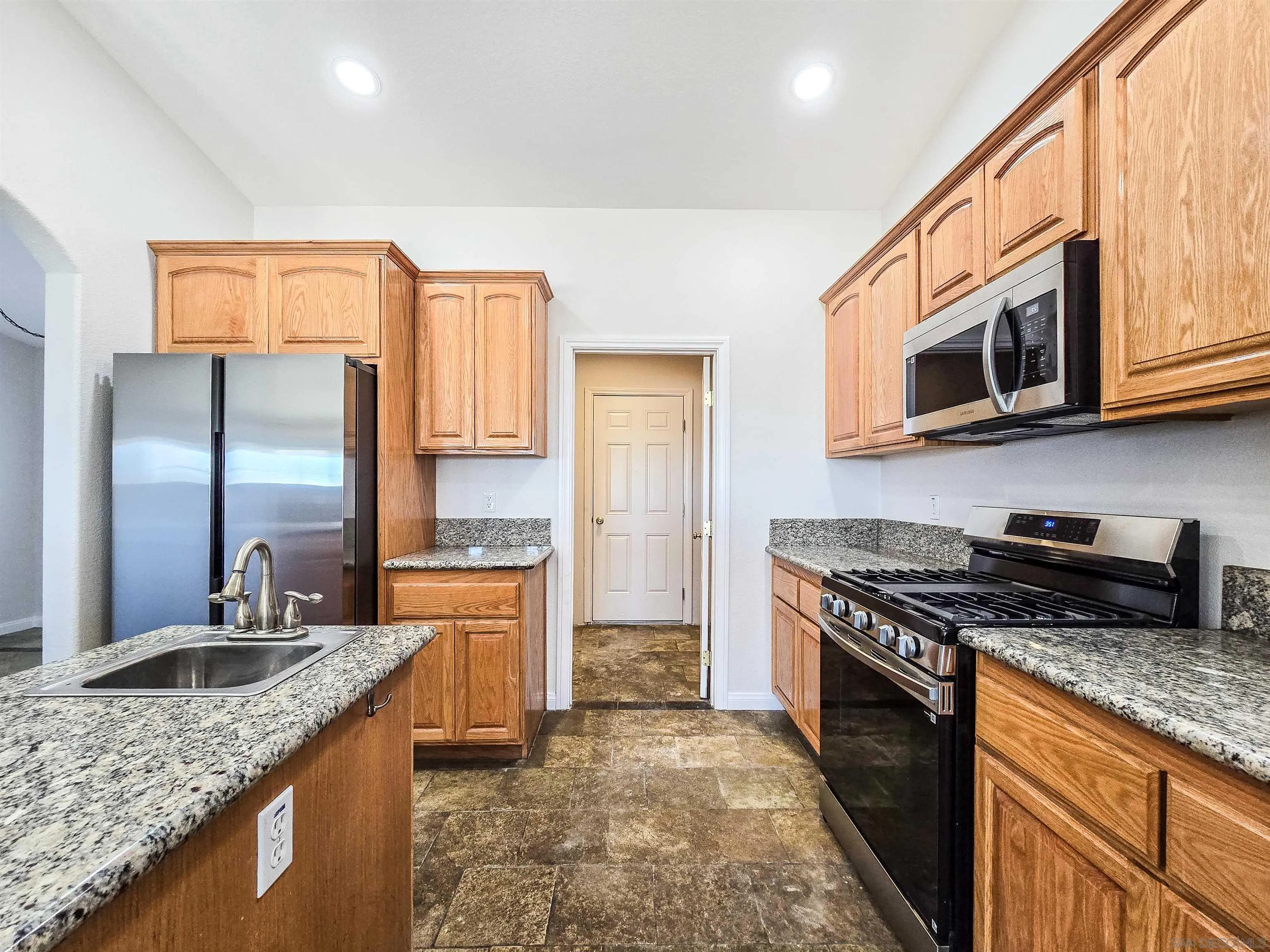 11926 Golden View Road, Pinon Hills, CA 92372, photo 13