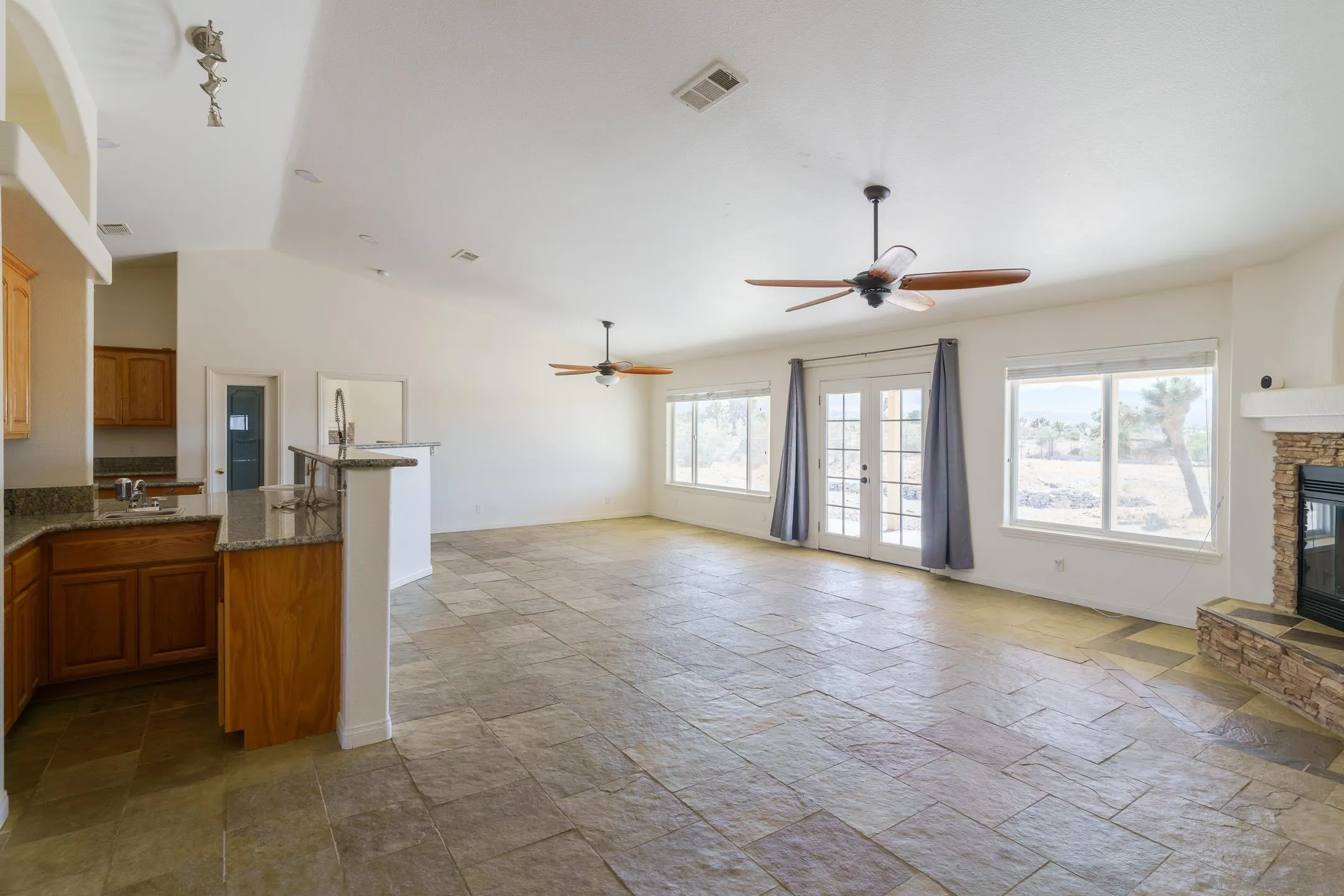 11926 Golden View Road, Pinon Hills, CA 92372, photo 6