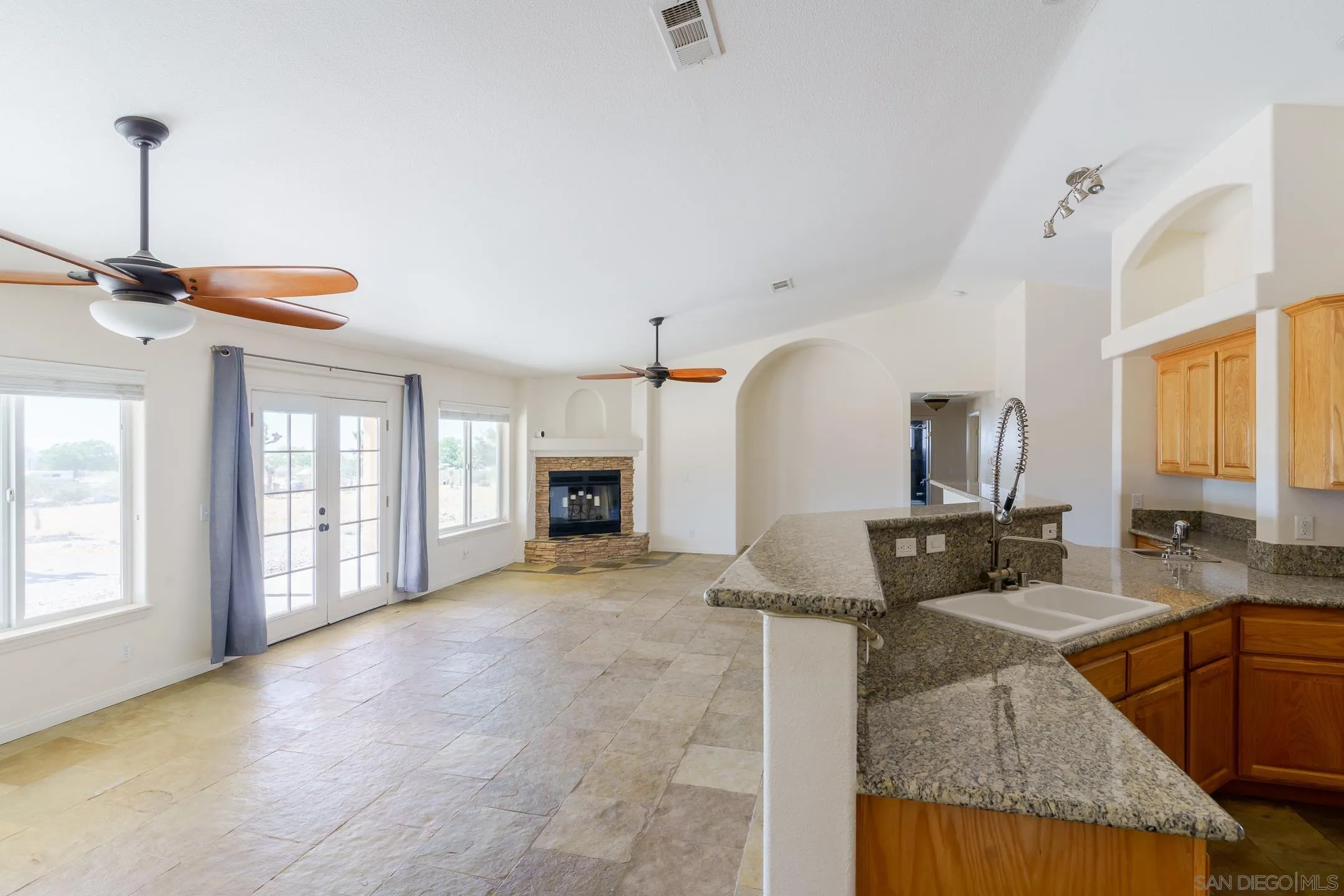 11926 Golden View Road, Pinon Hills, CA 92372, photo 8