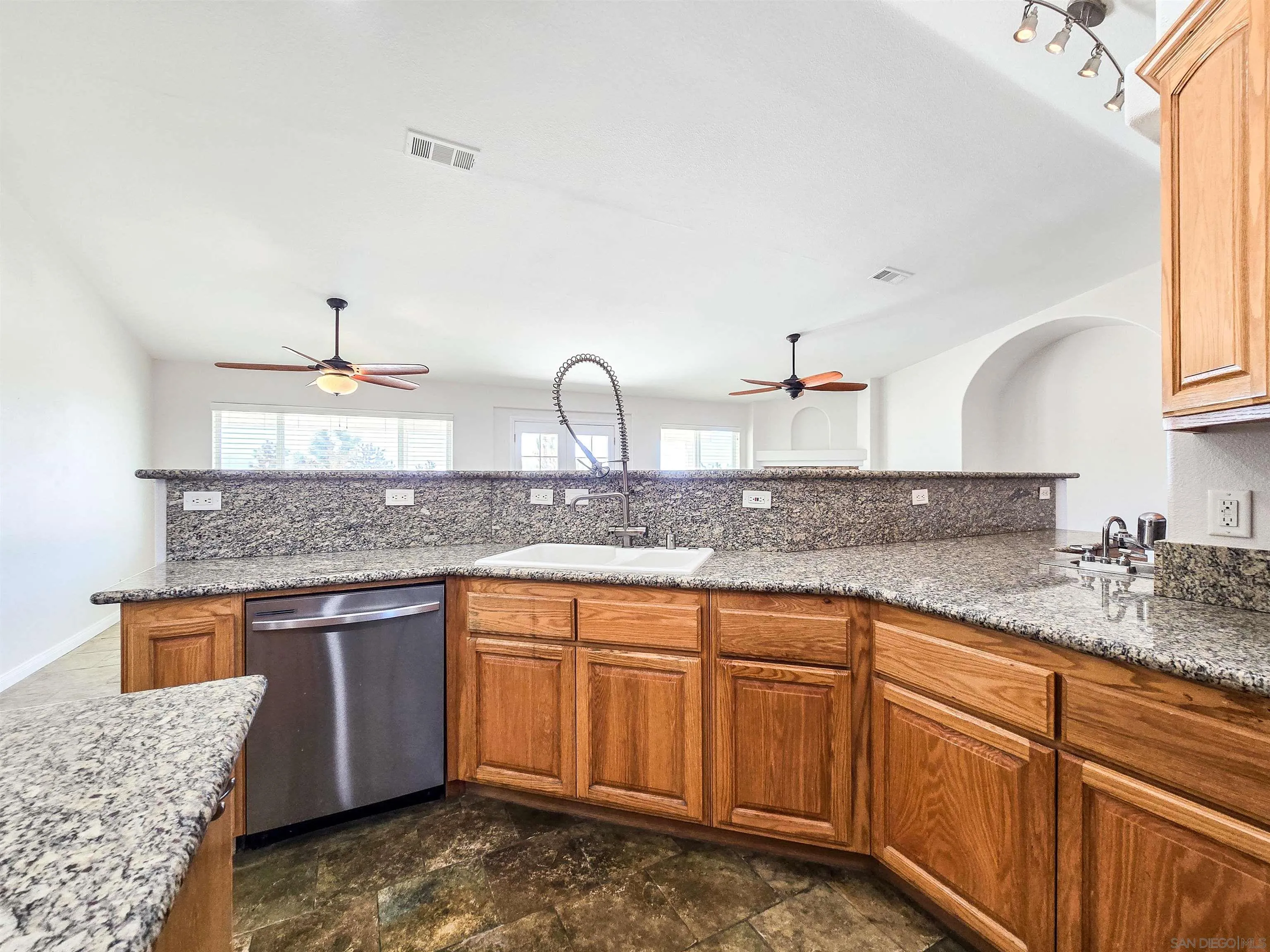11926 Golden View Road, Pinon Hills, CA 92372, photo 9