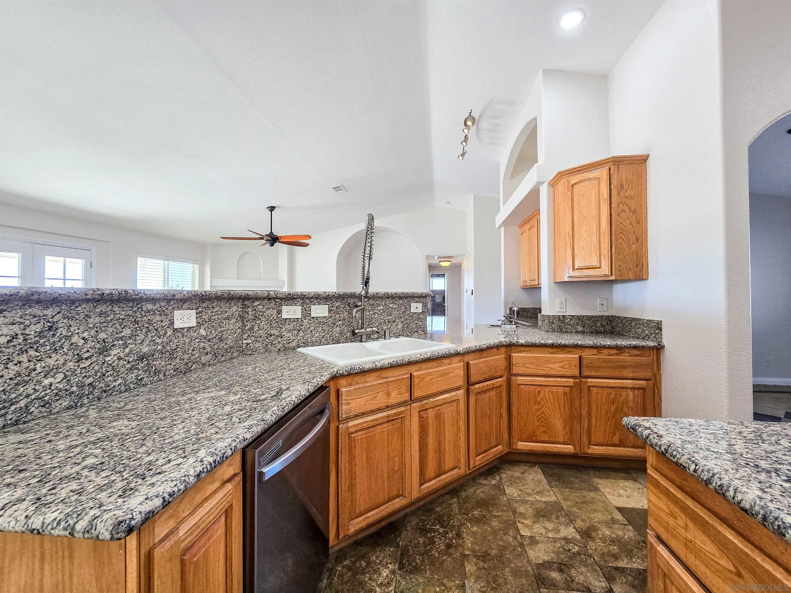 11926 Golden View Road, Pinon Hills, CA 92372, photo 10