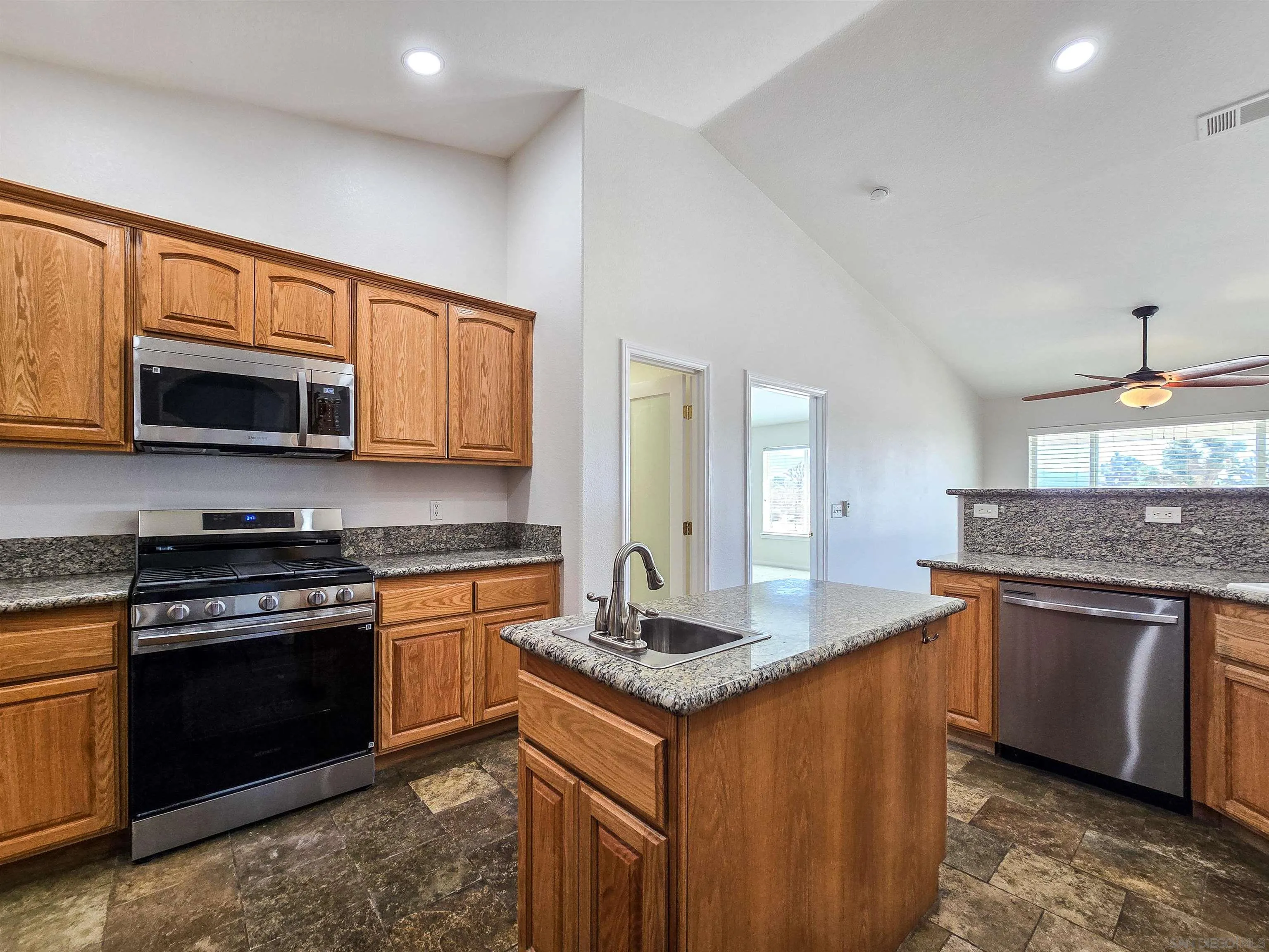 11926 Golden View Road, Pinon Hills, CA 92372, photo 11