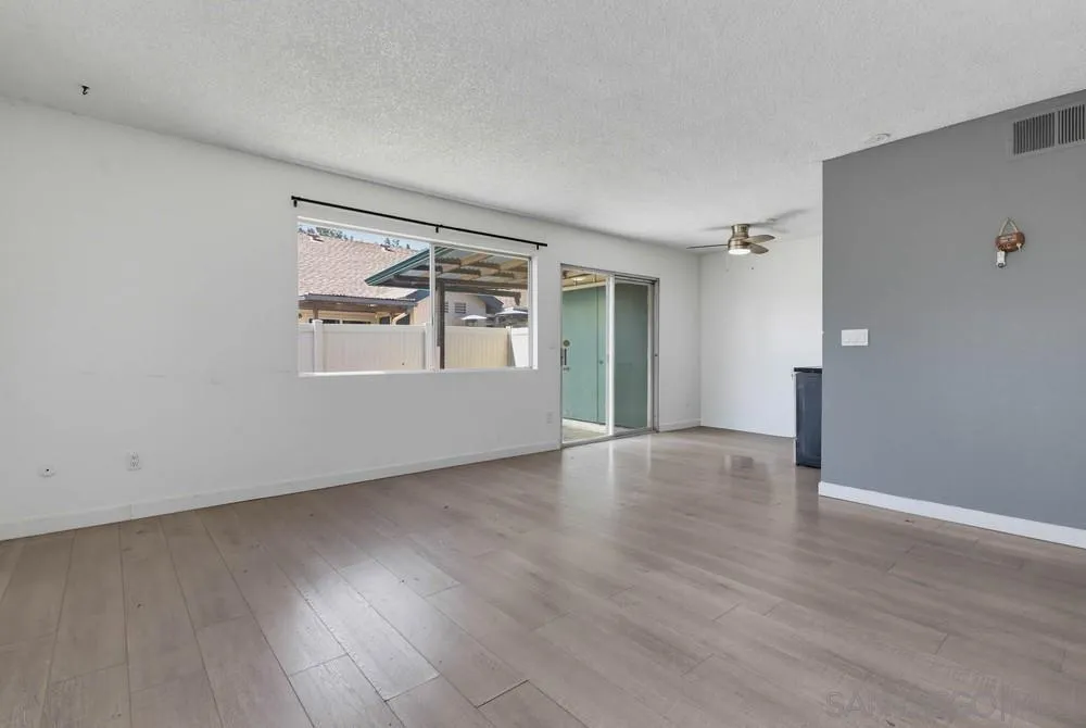 Photo #7: 260020431 Listing: Photo #7