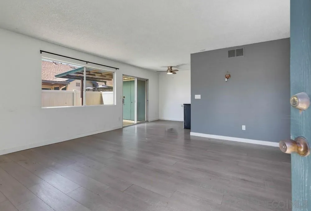 Photo #6: 260020431 Listing: Photo #6
