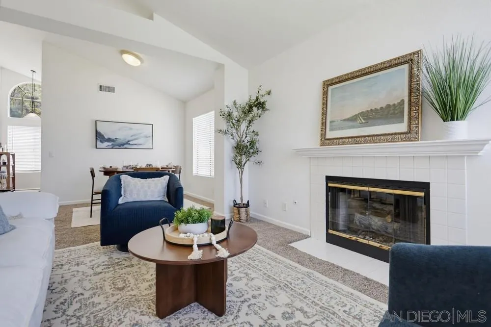 https://cdn.realtyfeed.com/cdn/127/260020435/e2695dcd7feabb5aecd688ae6acfd9a6.webp