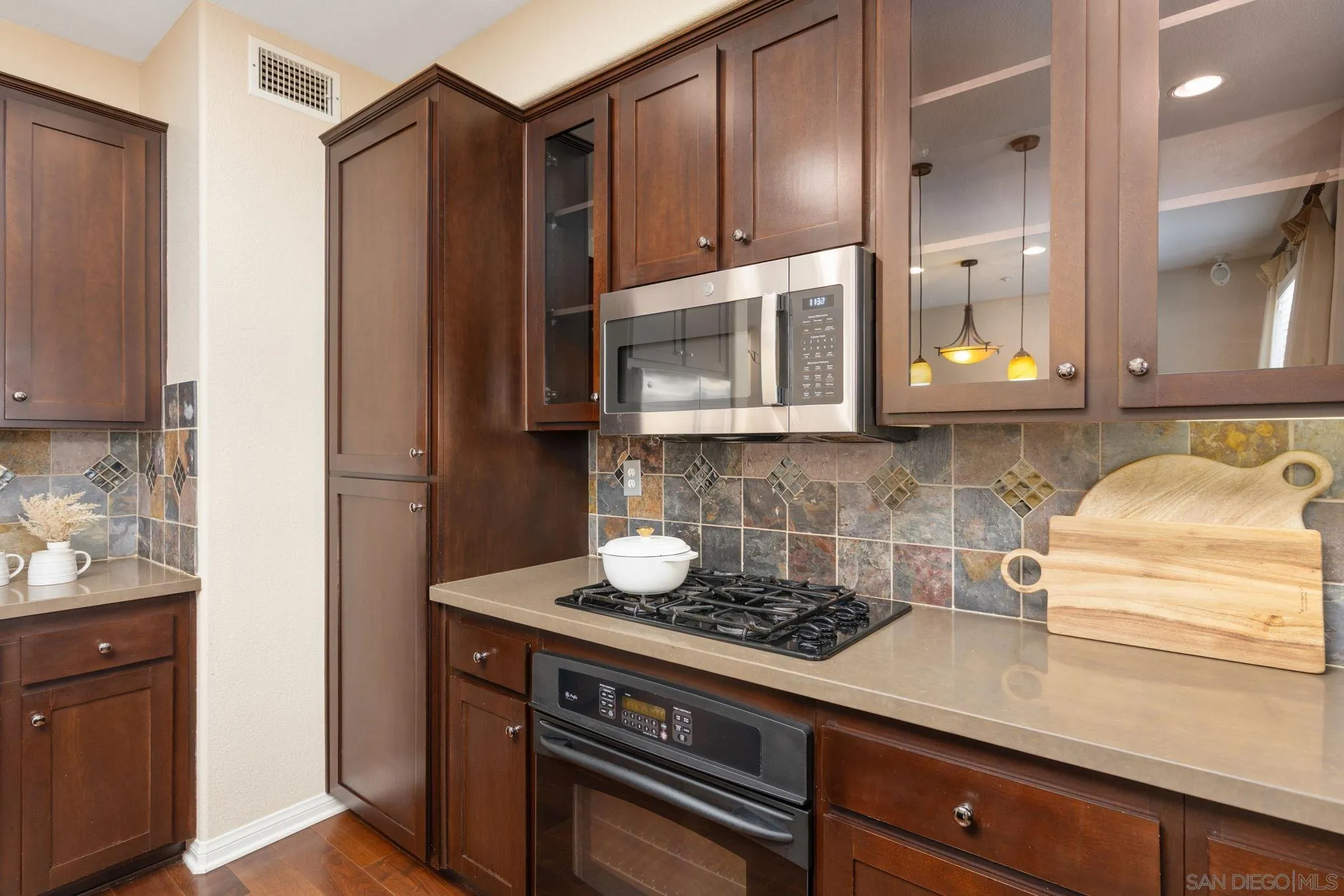 Photo #10: 260020441 Listing: Photo #10