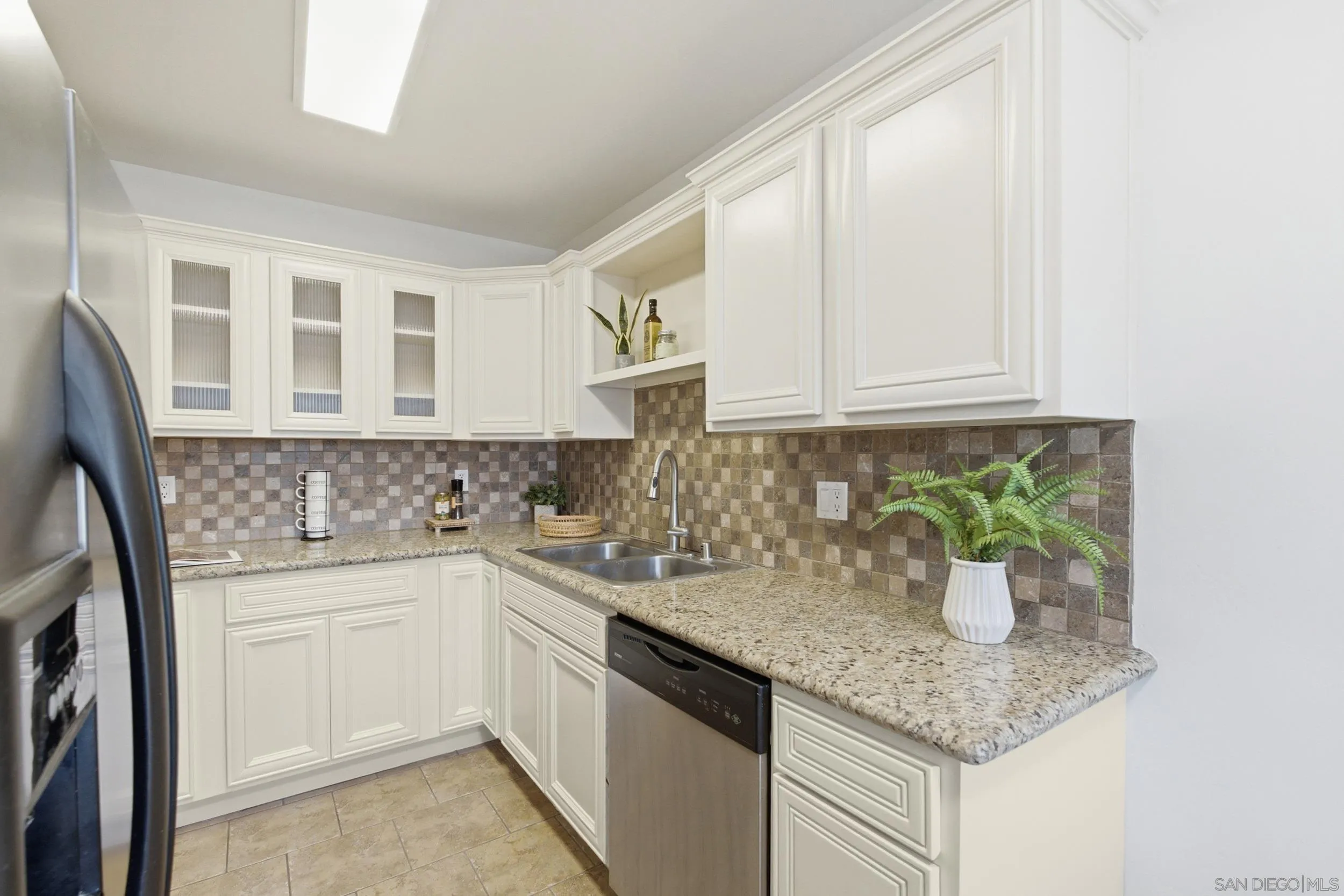 Photo #8: 260020445 Listing: Photo #8