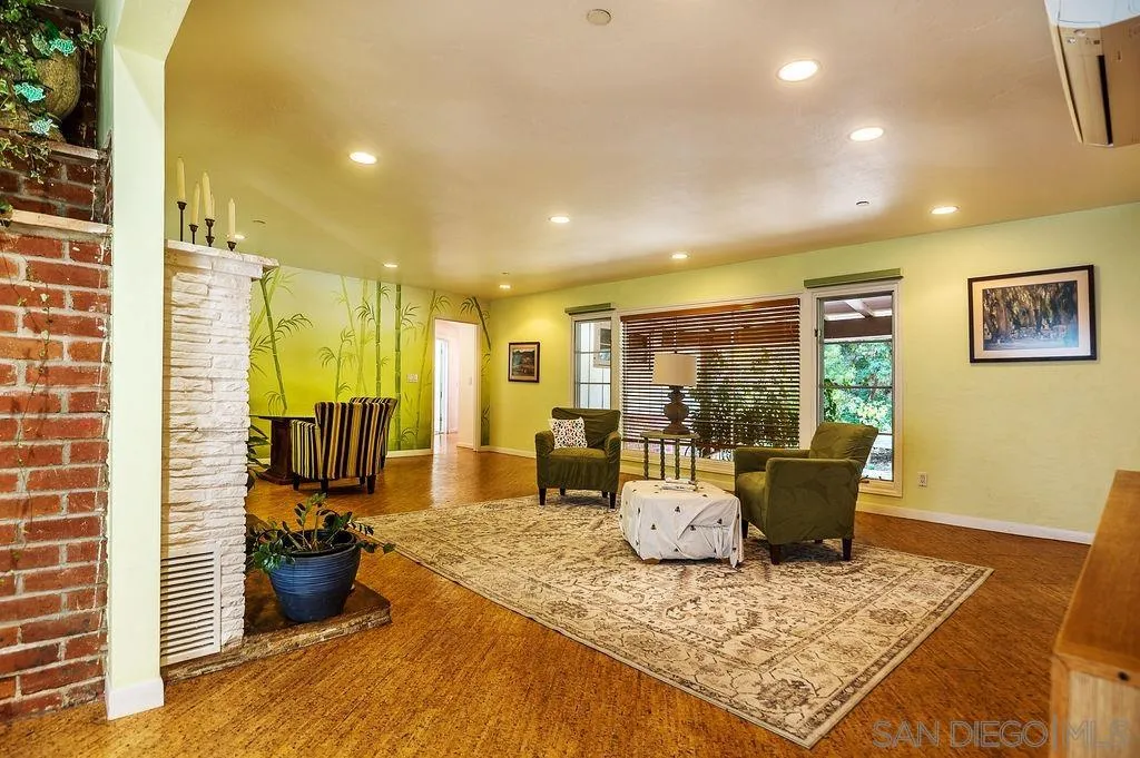https://cdn.realtyfeed.com/cdn/127/260020449/595ac39e8f495d417c8a5353df8088fd.webp