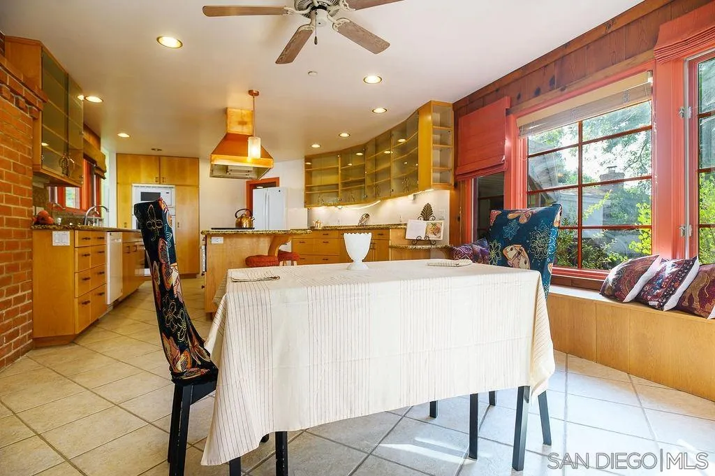 https://cdn.realtyfeed.com/cdn/127/260020449/60191432ba2c519c56e492ed20a75be8.webp