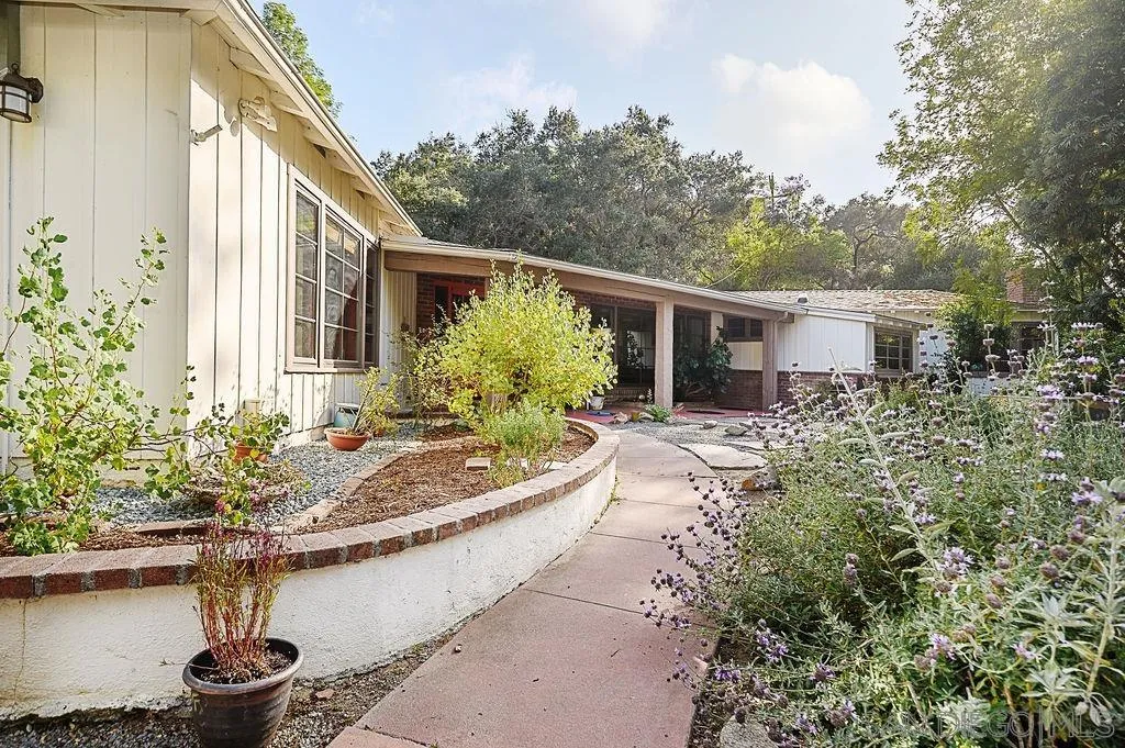 https://cdn.realtyfeed.com/cdn/127/260020449/764582ad70be07f8267a11b072c38a76.webp
