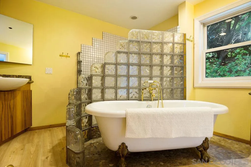 https://cdn.realtyfeed.com/cdn/127/260020449/813595d031de28b696a6b0558443d8c8.webp